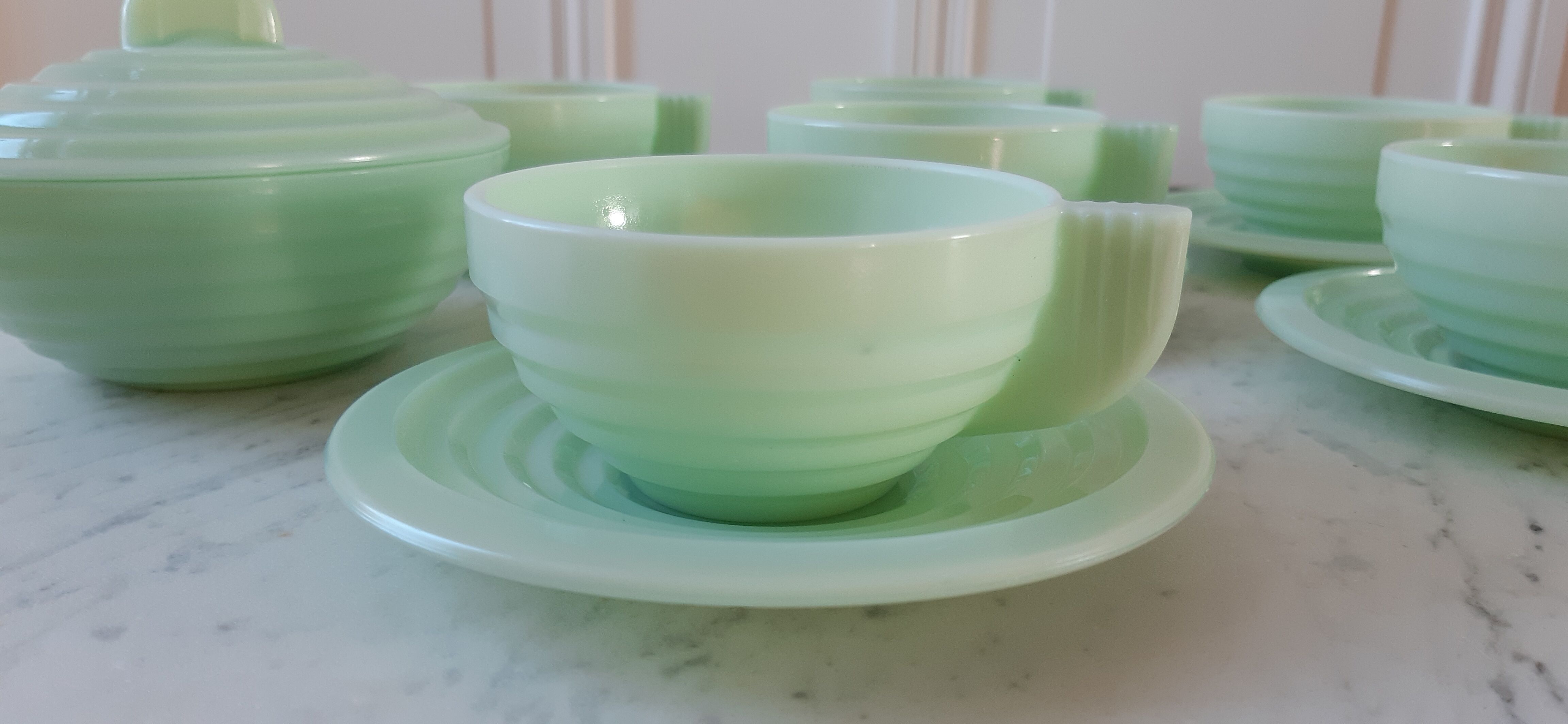 Coffee/tea set in 30s green opaline