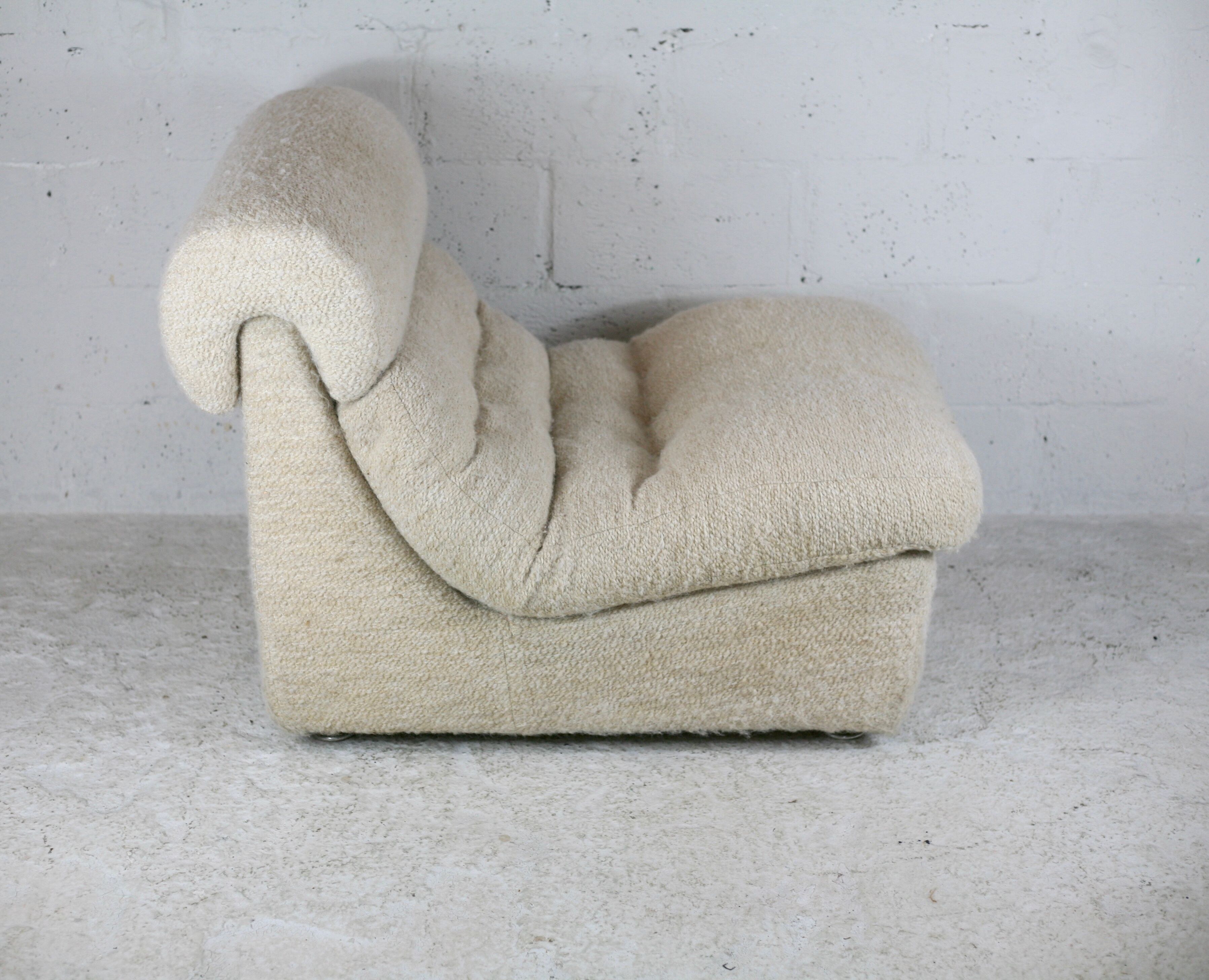 Chair "Space Age" in unbleached wool, France, circa 1970