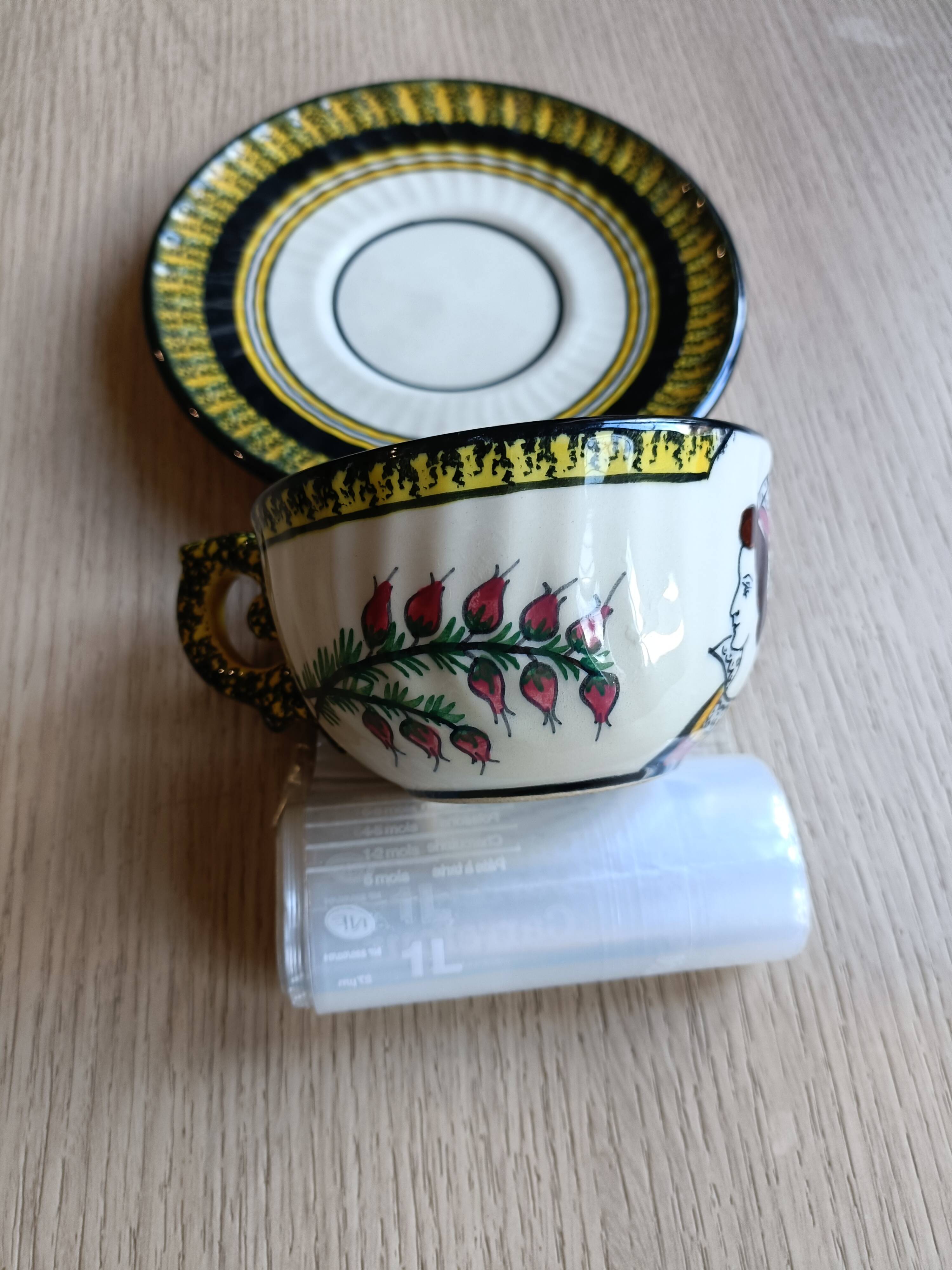 Tasse à thé avec soucoupe Henriot Quimper