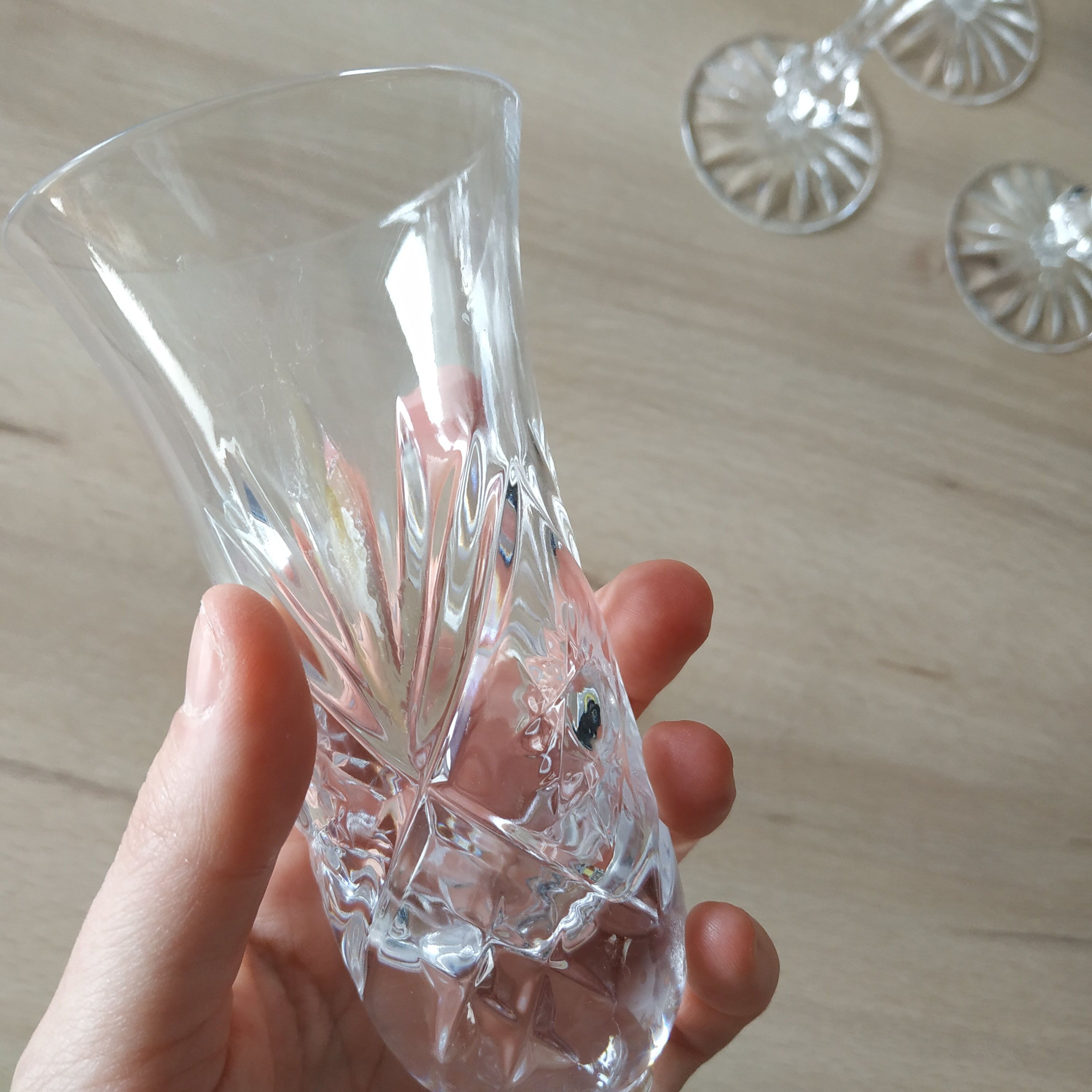 Champagne glasses in chiseled crystal from Lorraine