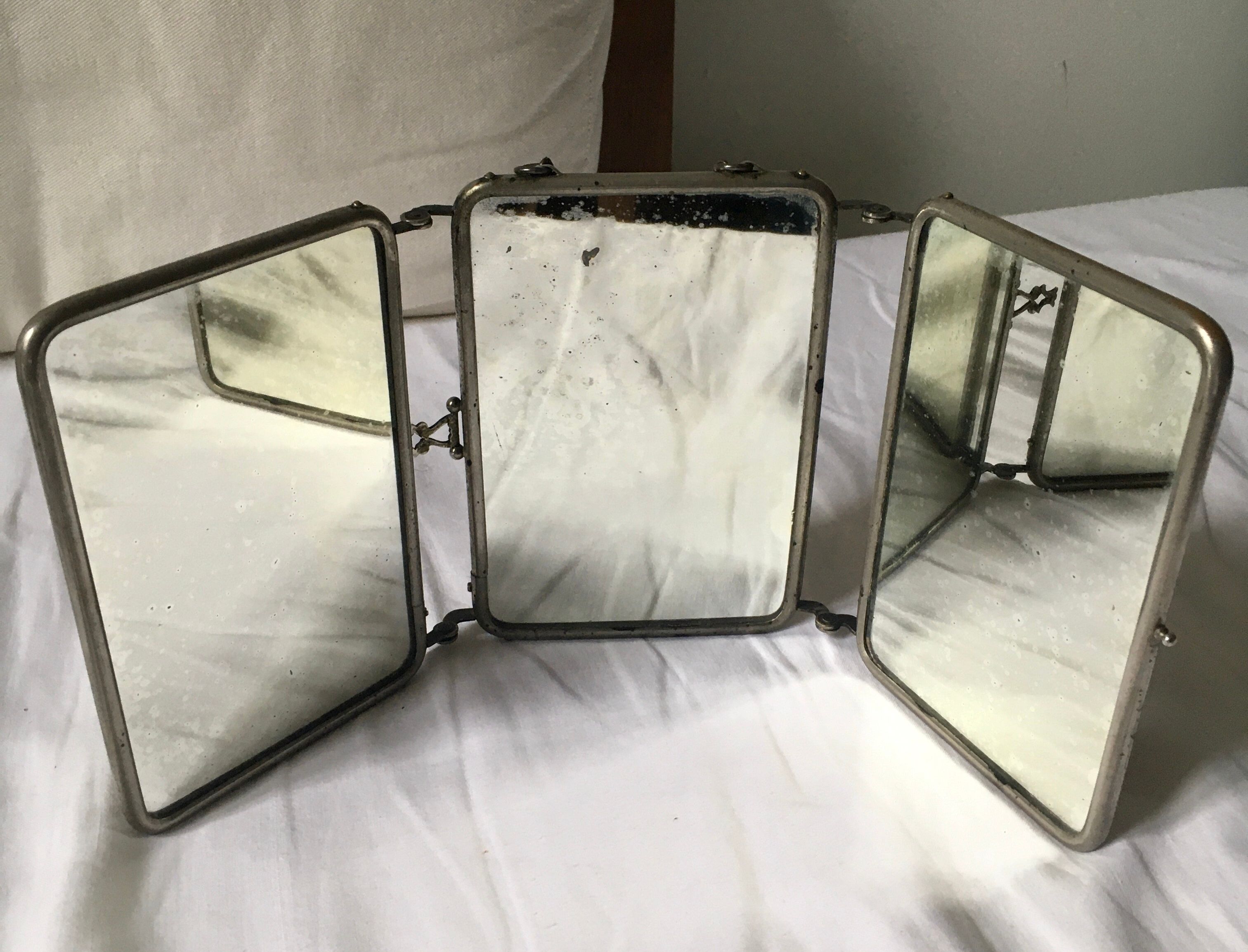 Mirror triptych barber