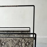 porte revue design 1970 en métal et cuir python
