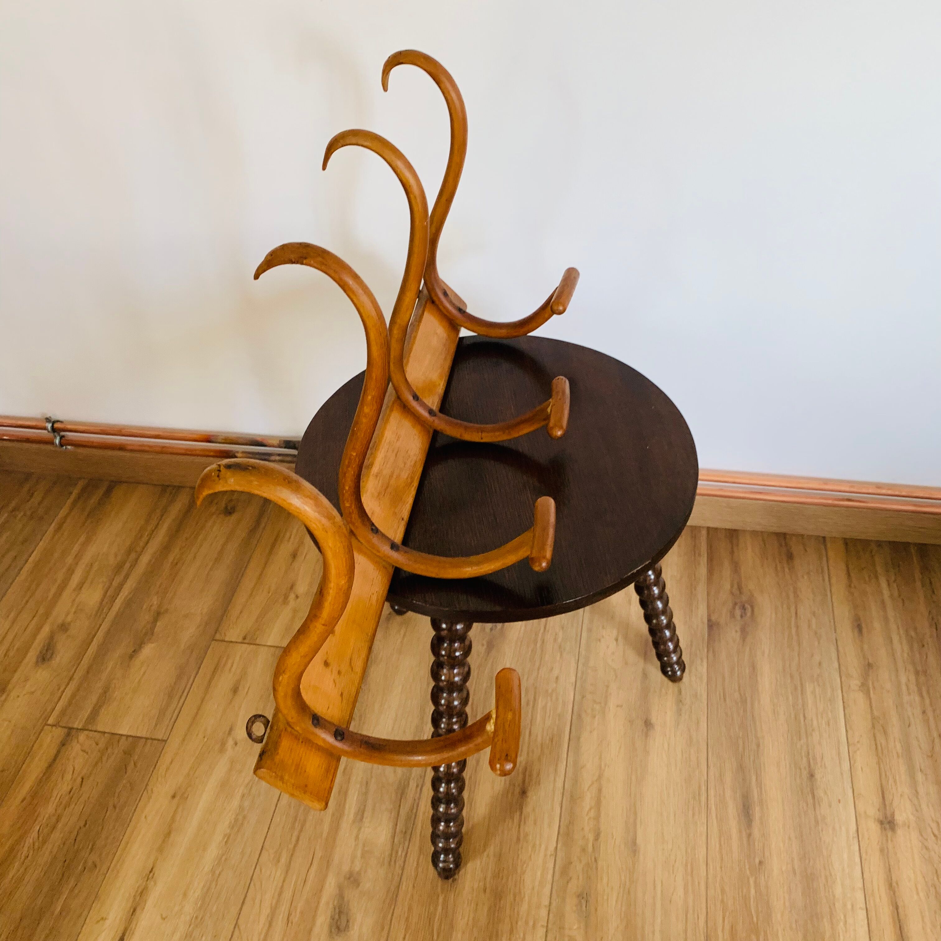 Wall-mounted coat rack 4 hooks