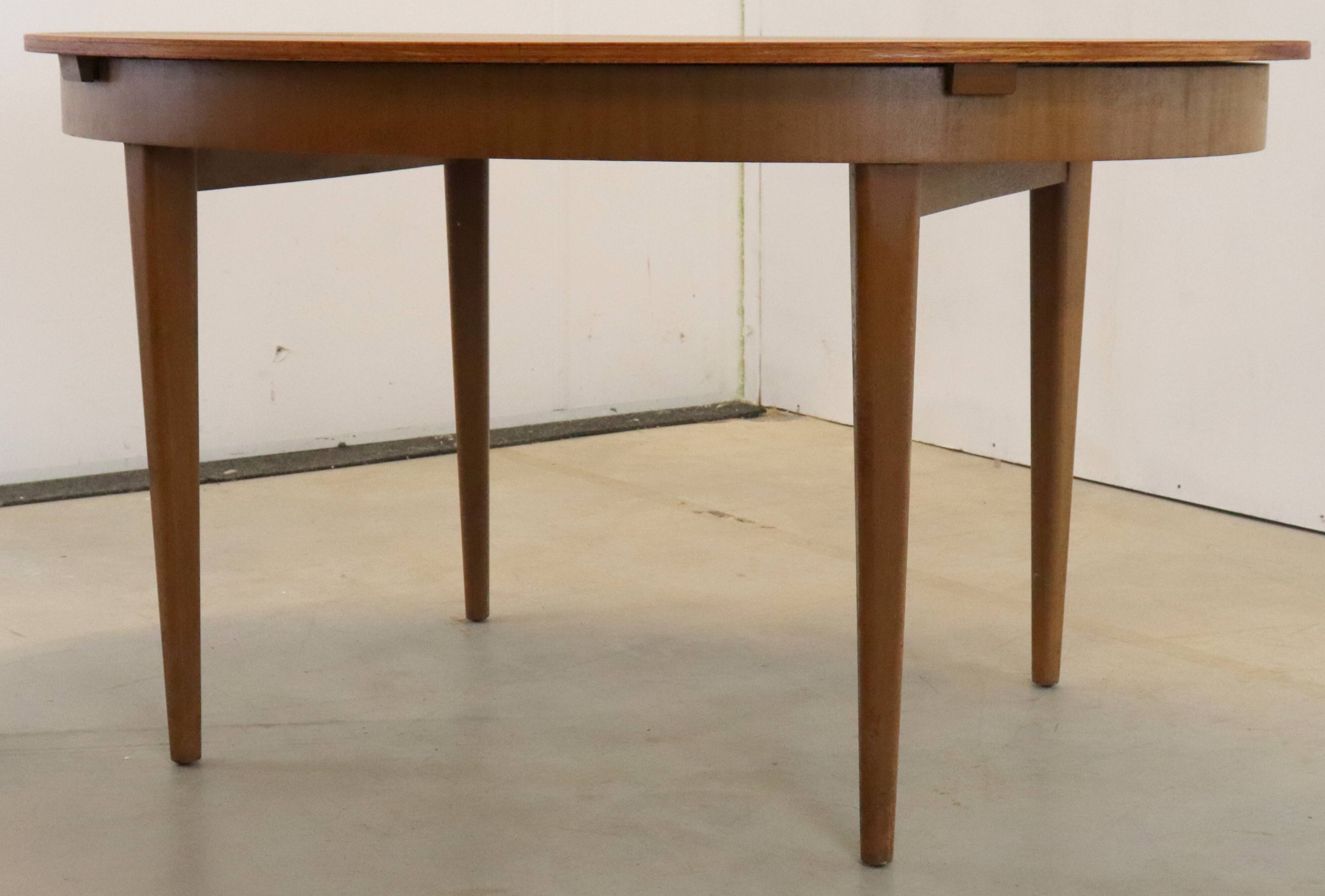 Oval vintage dining table extendable 'Atterton'