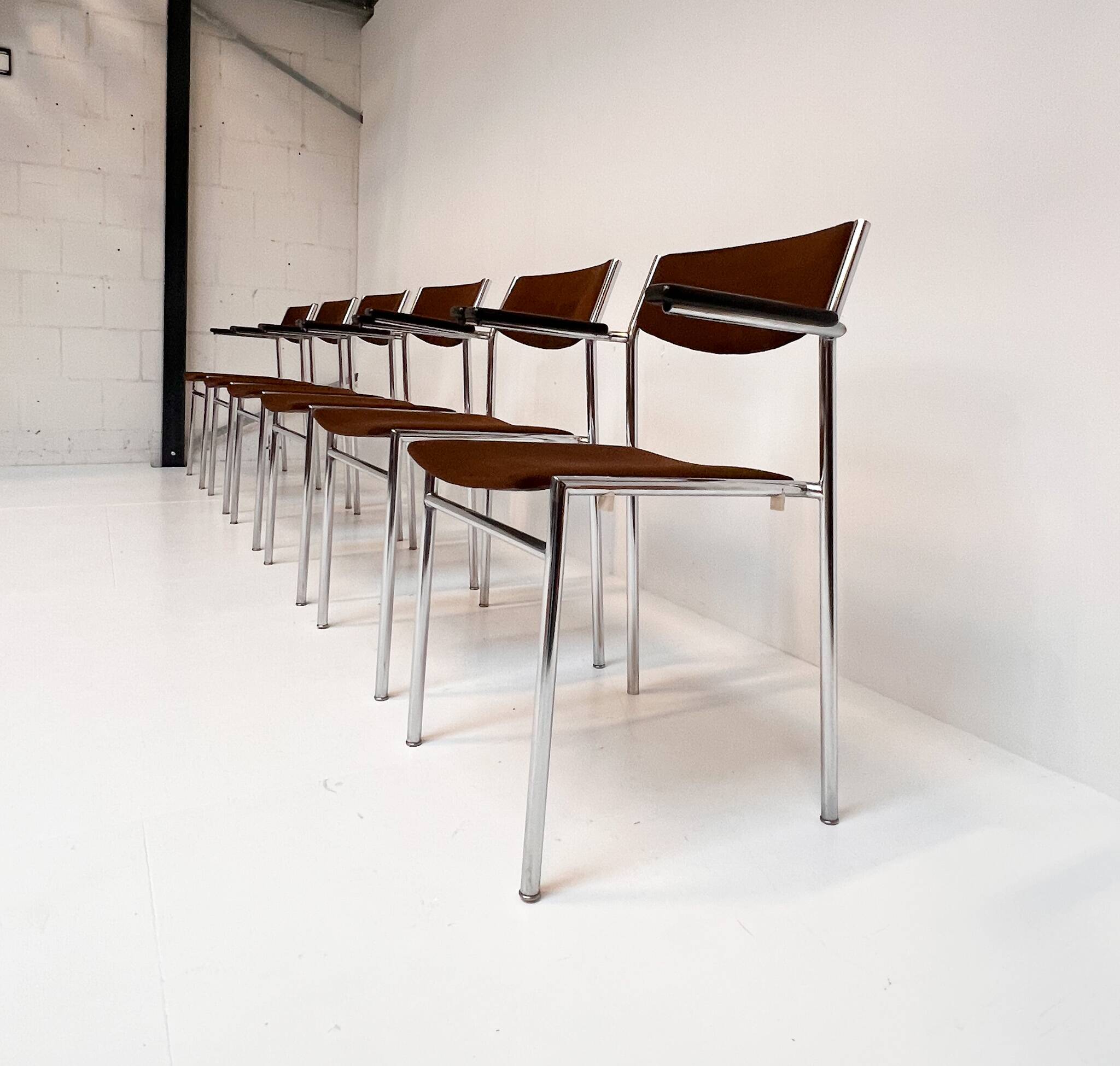 Set of 6 stackable chairs in rust colour by Gijs van der Sluis, 1970s.