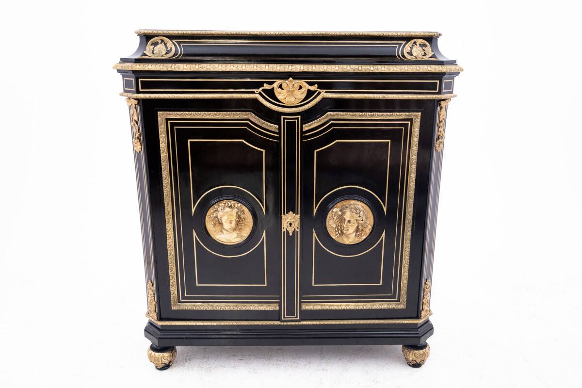 Napoleon III style chest of drawers, France, circa 1880.