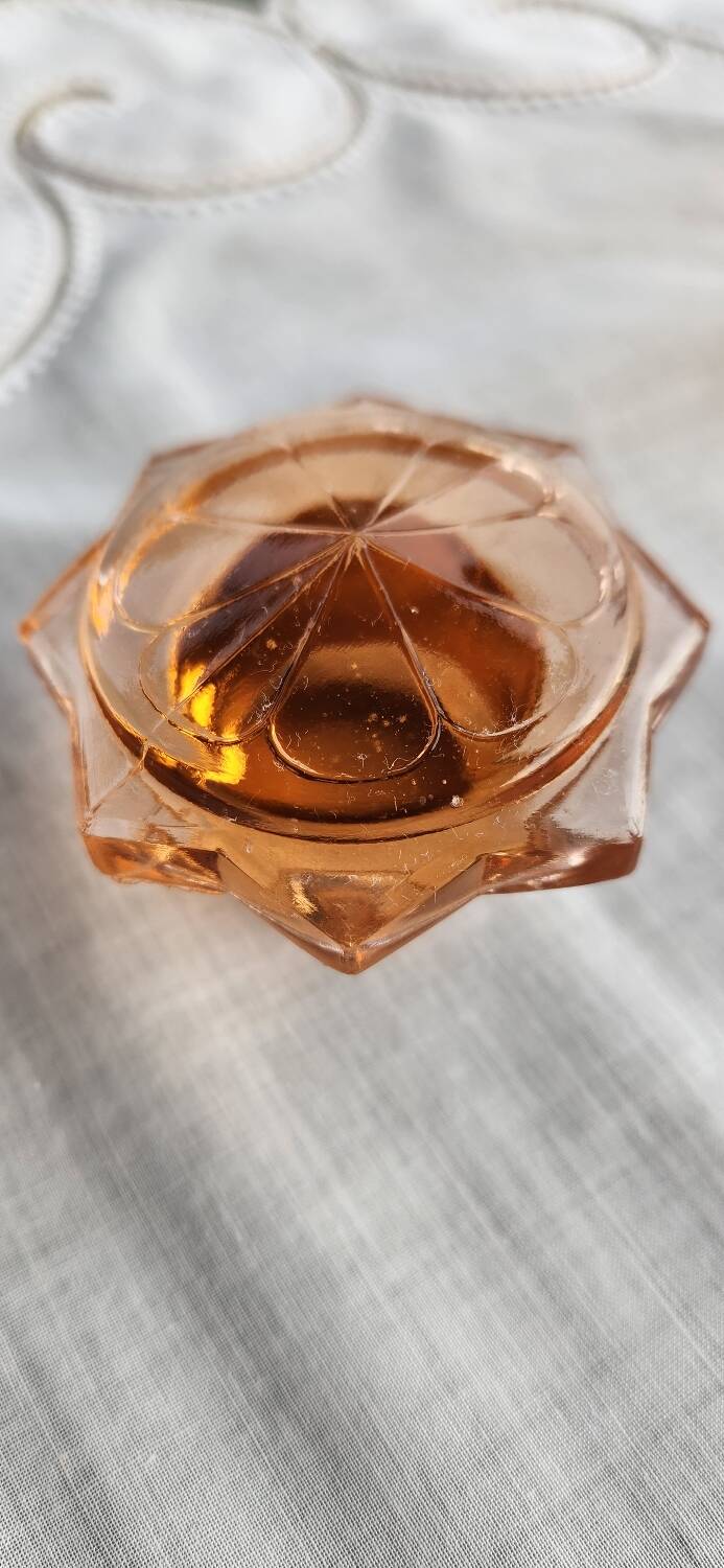 Carafe en verre rosée