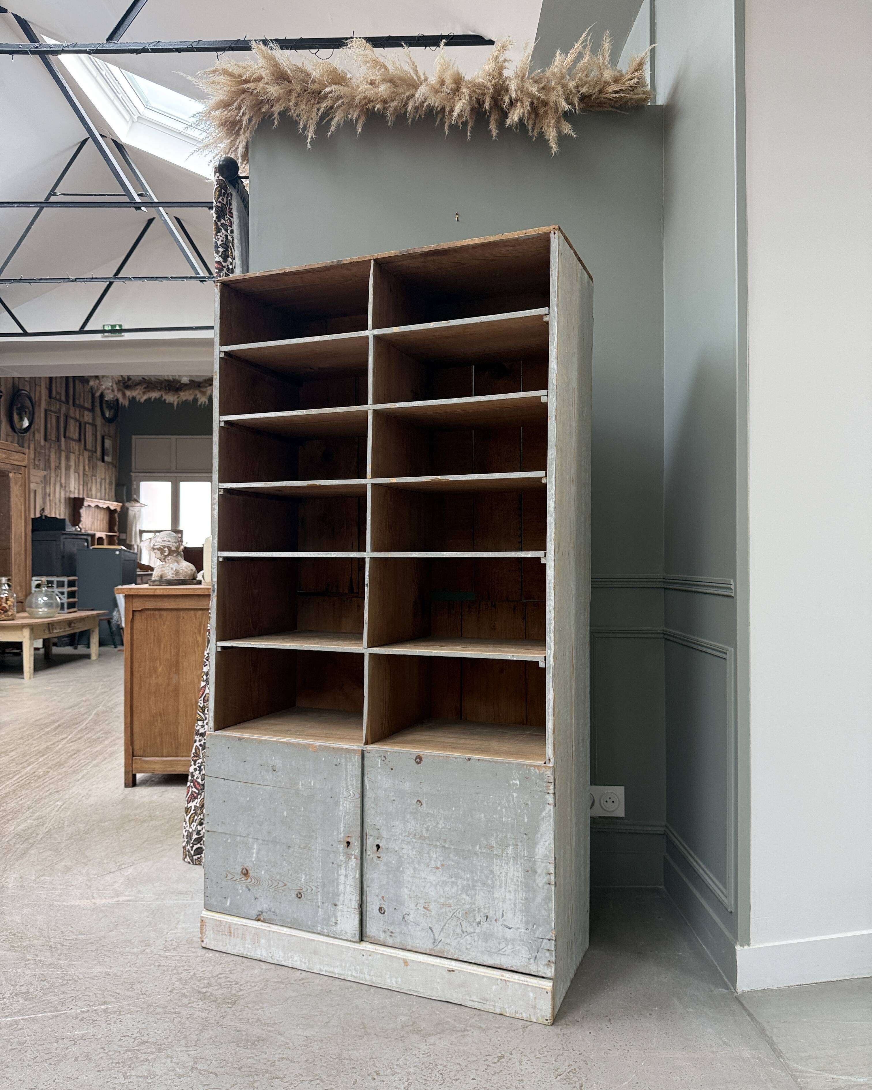 Patinated workshop furniture with compartments (renovated)
