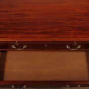 Commode d'époque George III En Acajou avec tirette - 18° Siècle