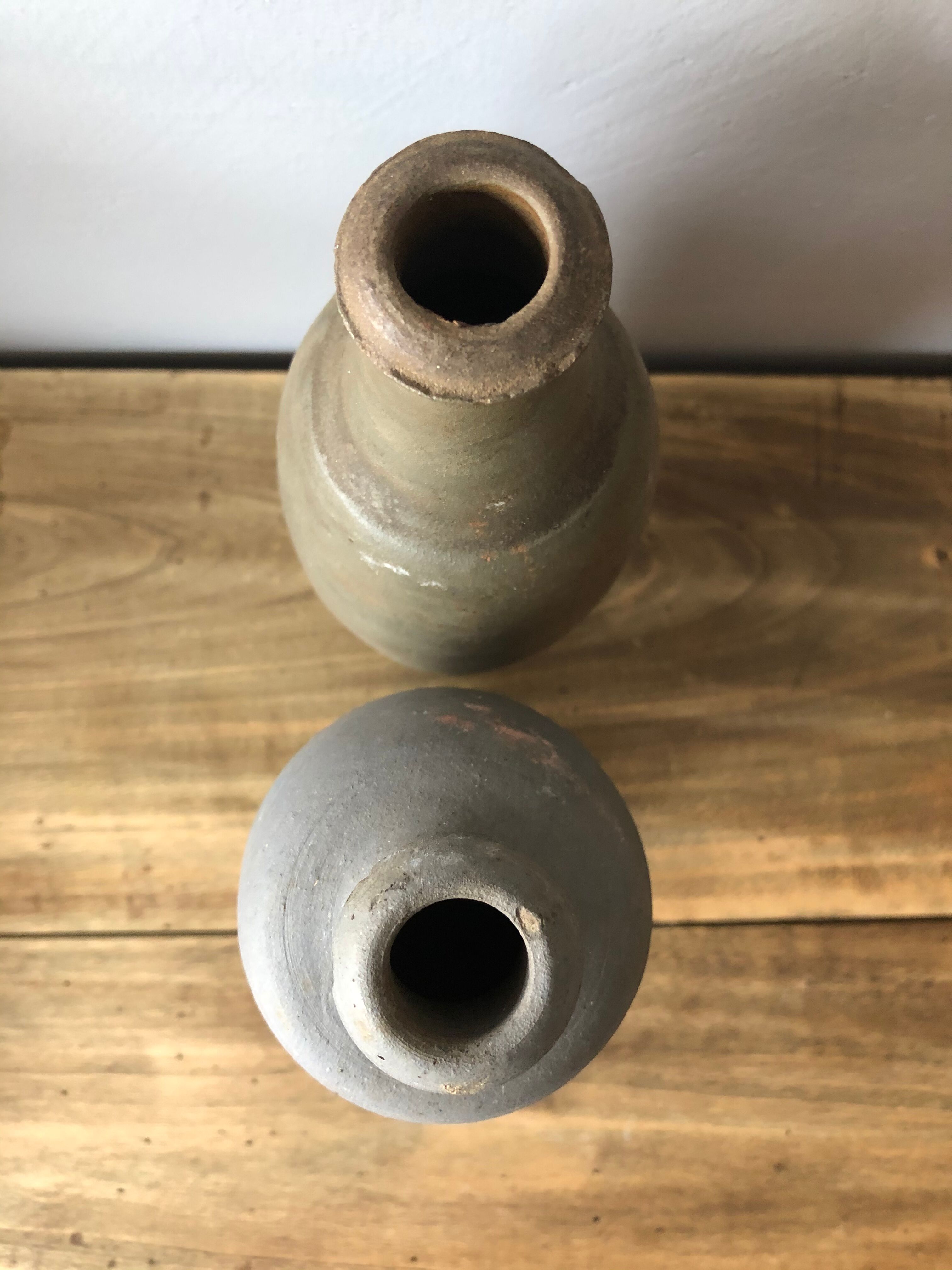 Set de 2 bouteilles en grès anciennes