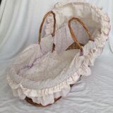 Basket wicker, his mattress and bed linens