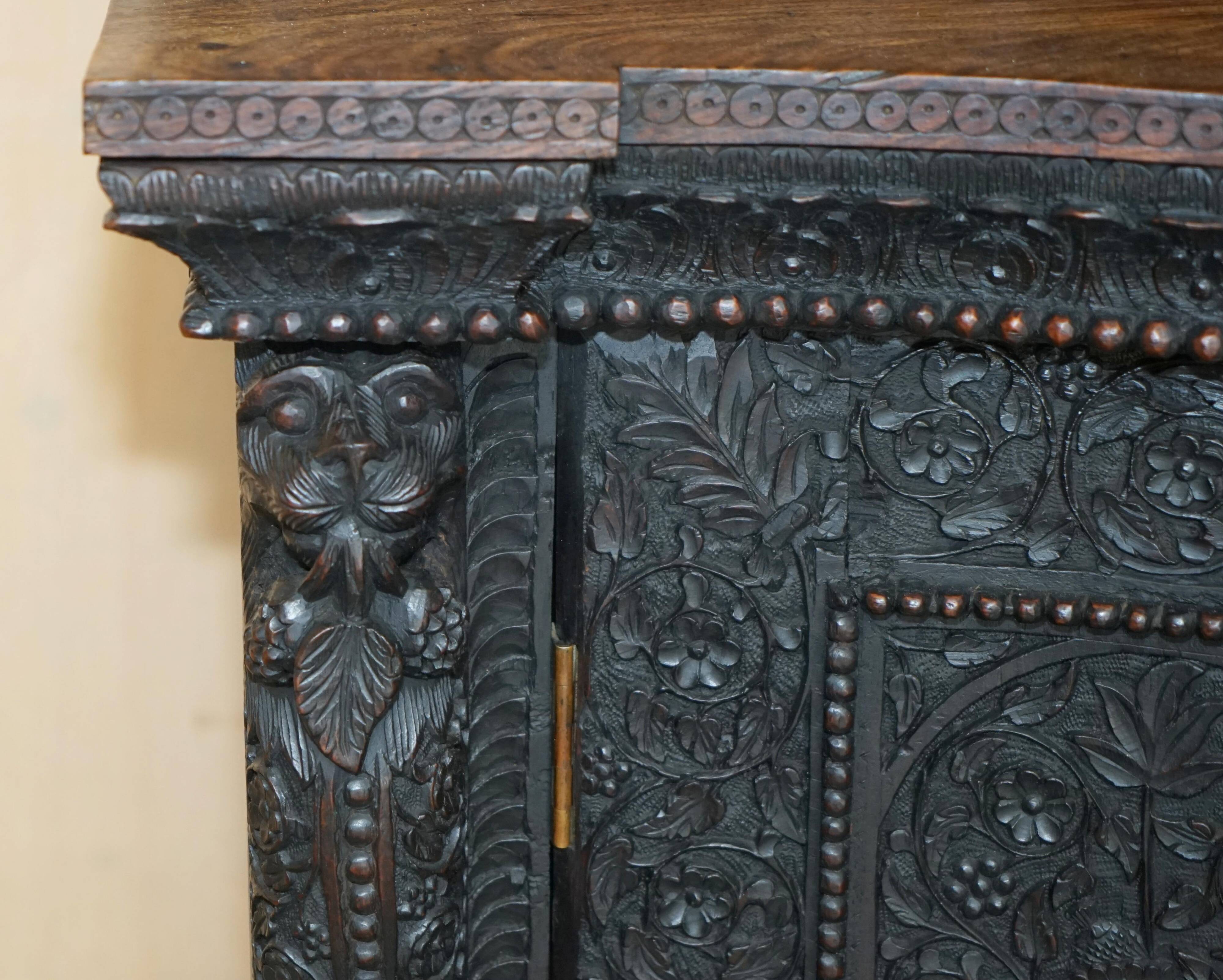 Buffet antique sculpté main style temple birman vers 1860
