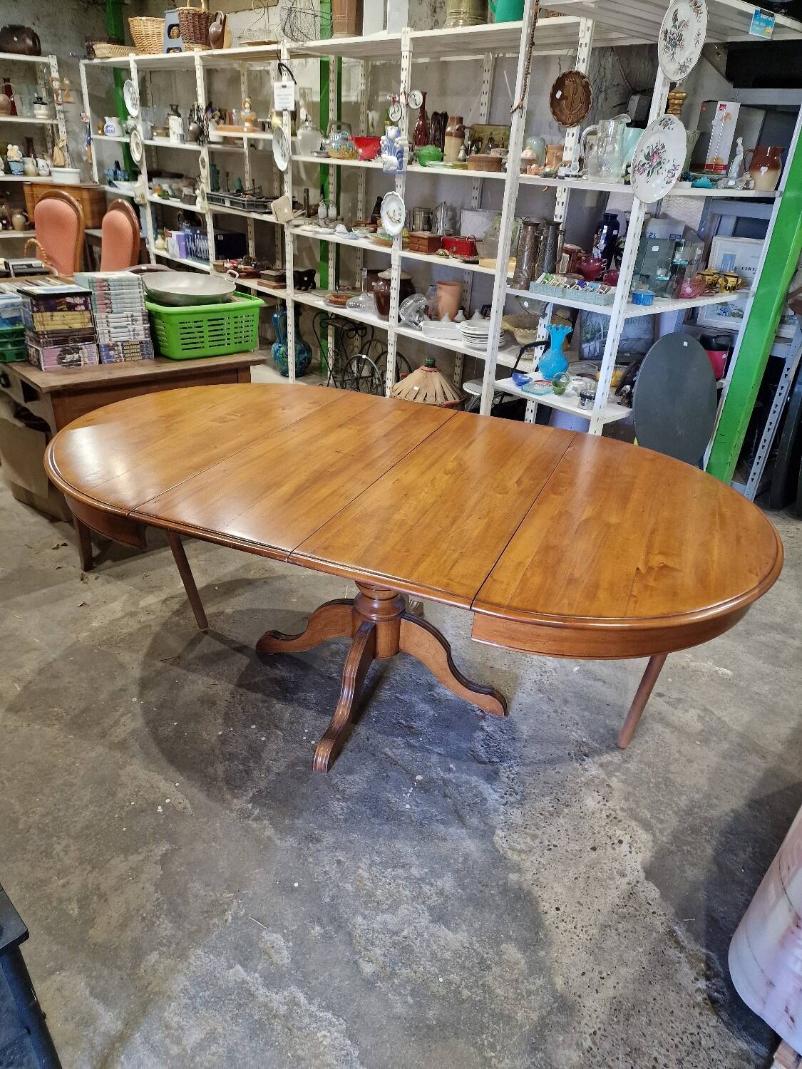 Extendable Round Table in Solid Oak – Classic Style &