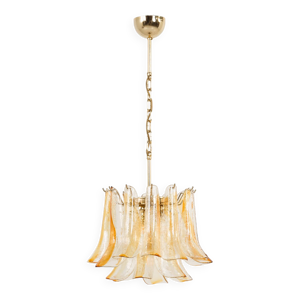 Le lustre en verre de