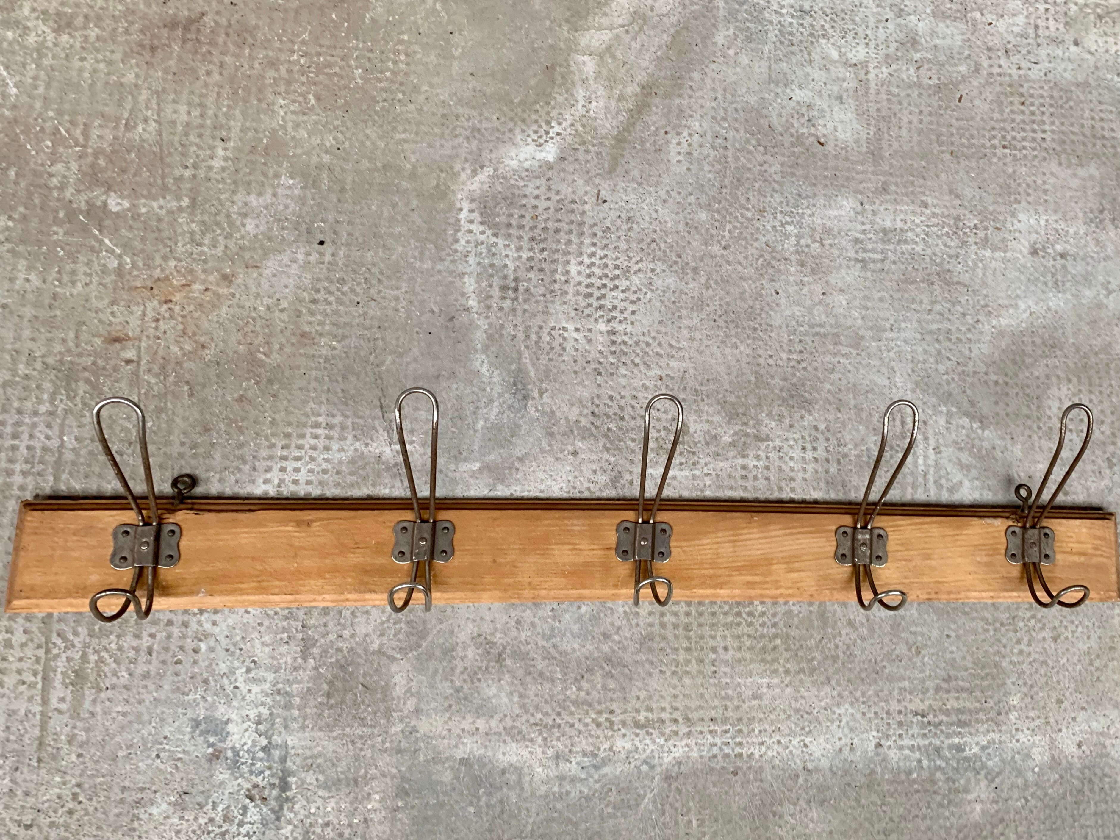Wall coatrack