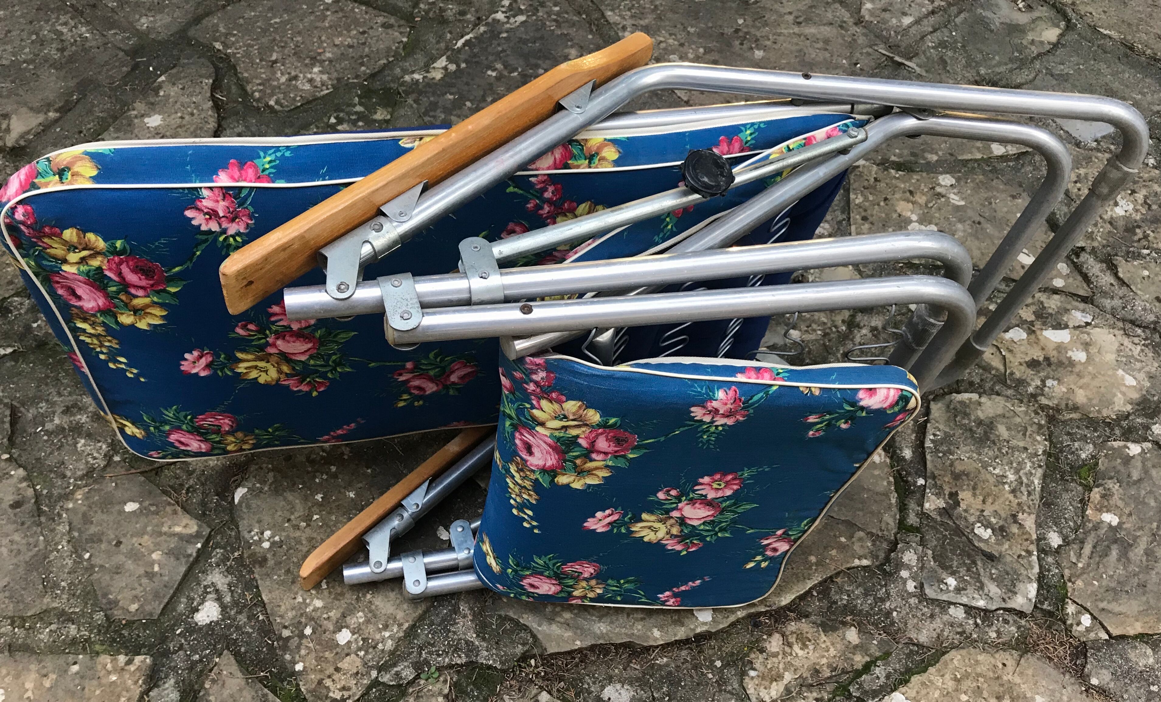 Vintage sunbed lounger