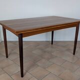Scandinavian extendable table