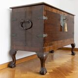 Coffre antique (style Chippendale)