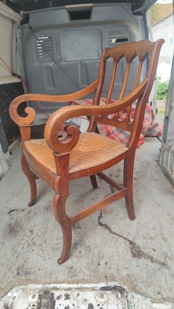 fauteuil paillé de seigle doré en noyer massif époque restauration vers 1820