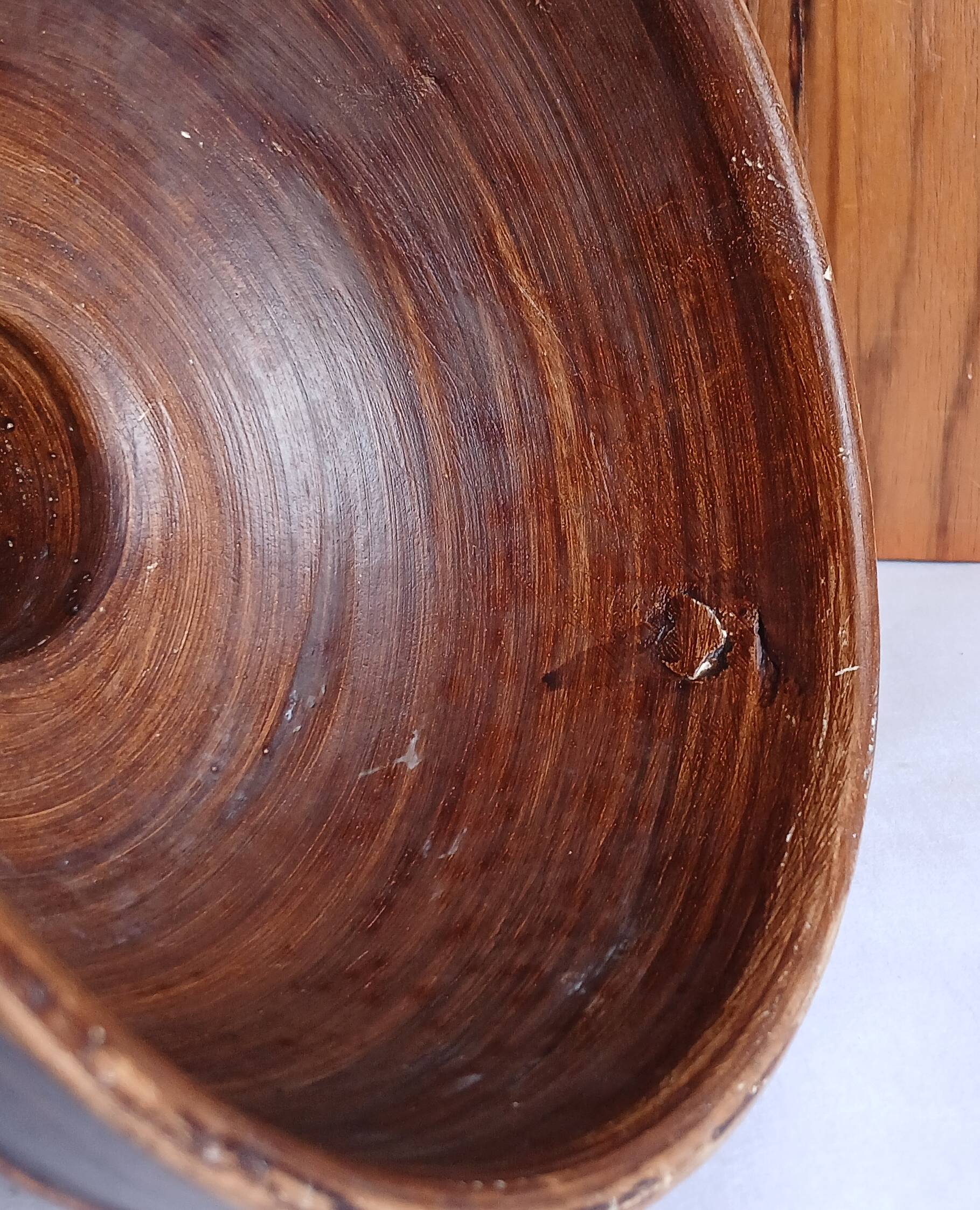 Cup on a pedestal in handcrafted scarified ceramic.