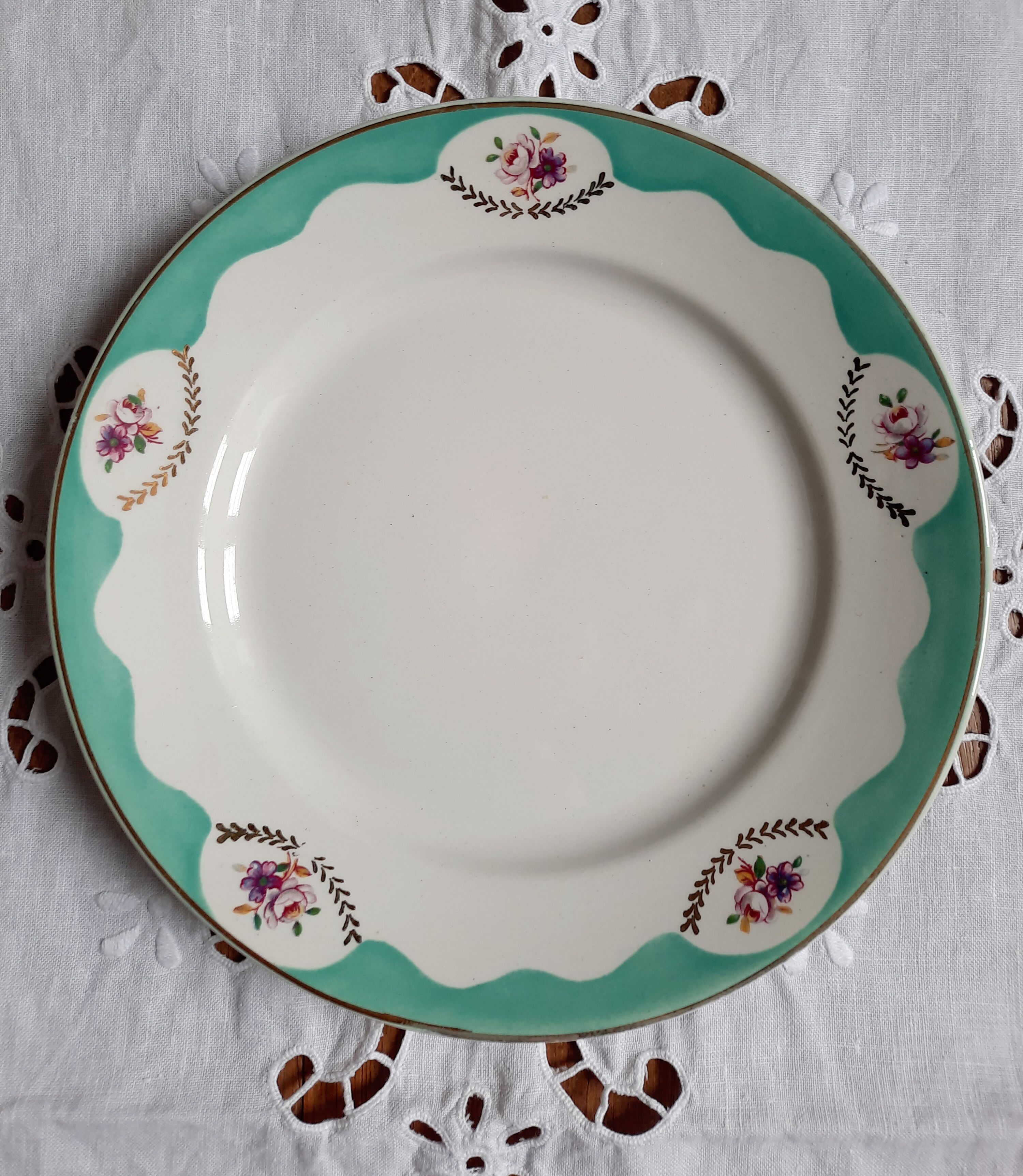 6 old flat plates mismatched