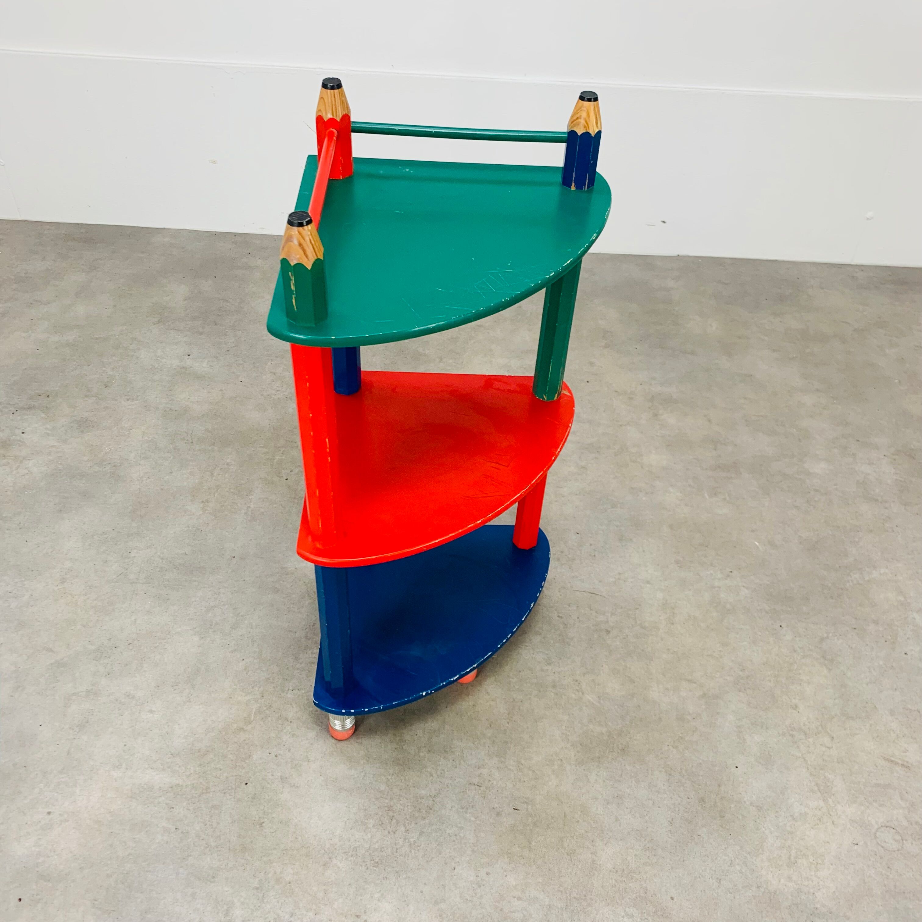 Corner shelf pencils Pierre Sala for children