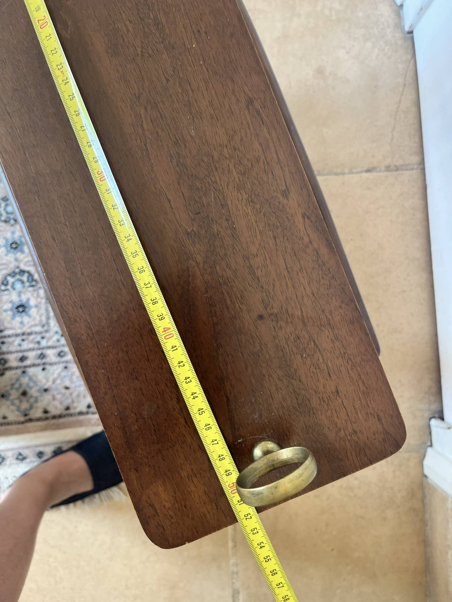 Folding magazine rack with shelf