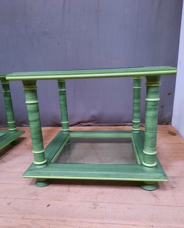 Paire de bouts de canapé carrés en bois céruse vert
