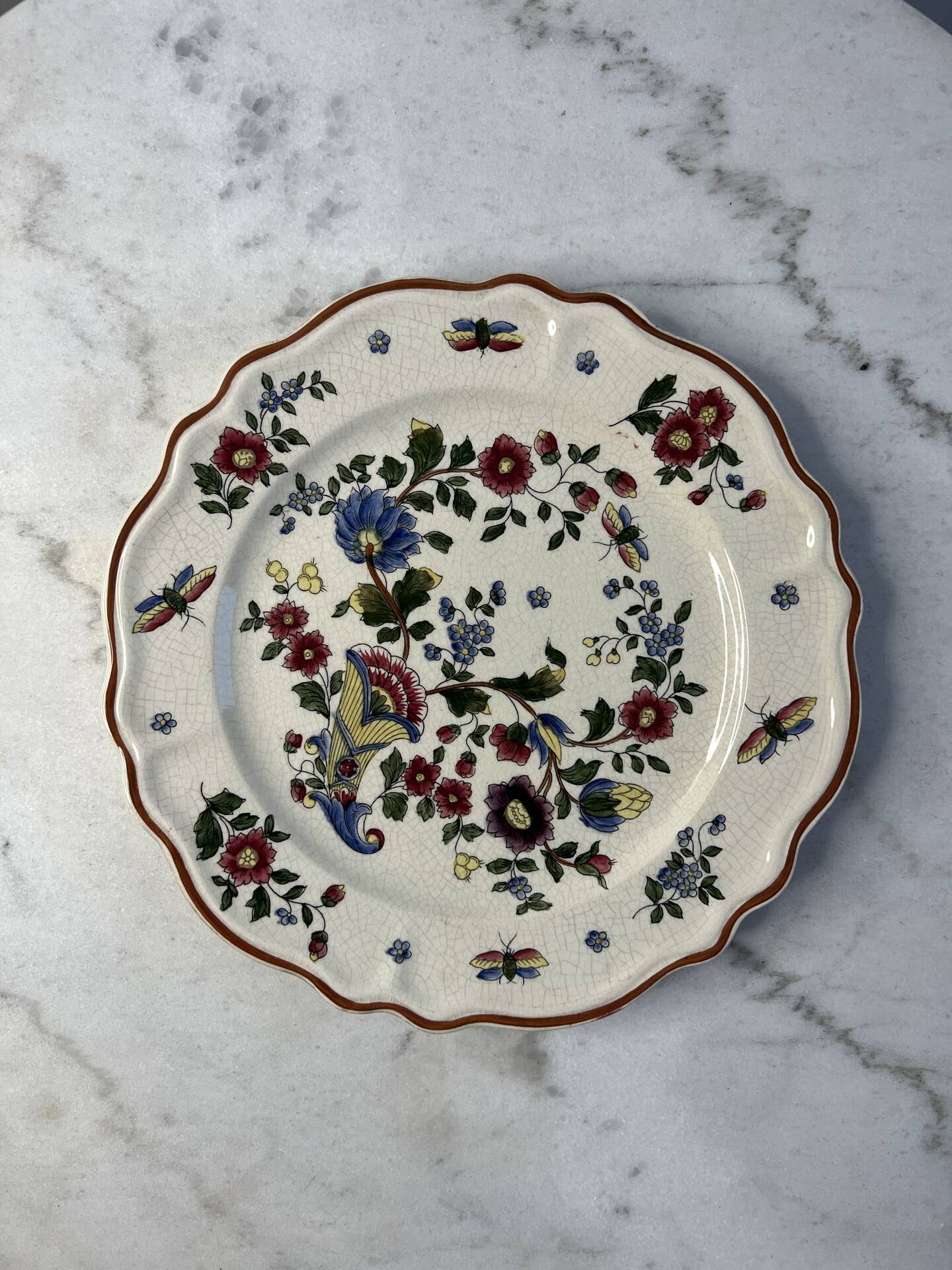 Hand-painted earthenware plate 26cm