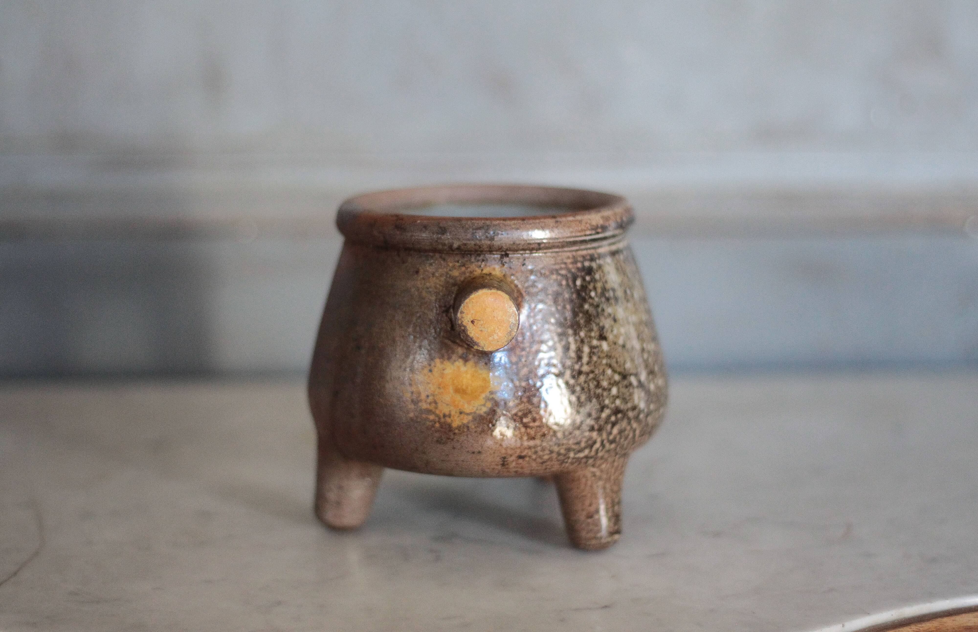 Vintage tripod stoneware pot, stoneware pan, plant pot, interior decoration