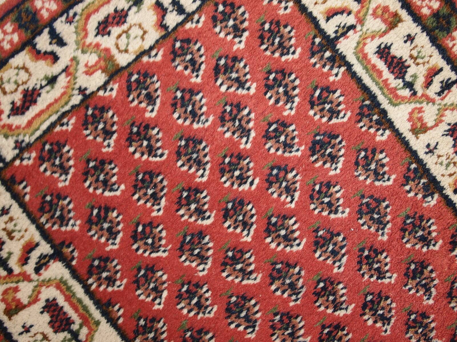Tapis vintage fait main Indo-Seraband en laine rouge (62cm x 90cm)