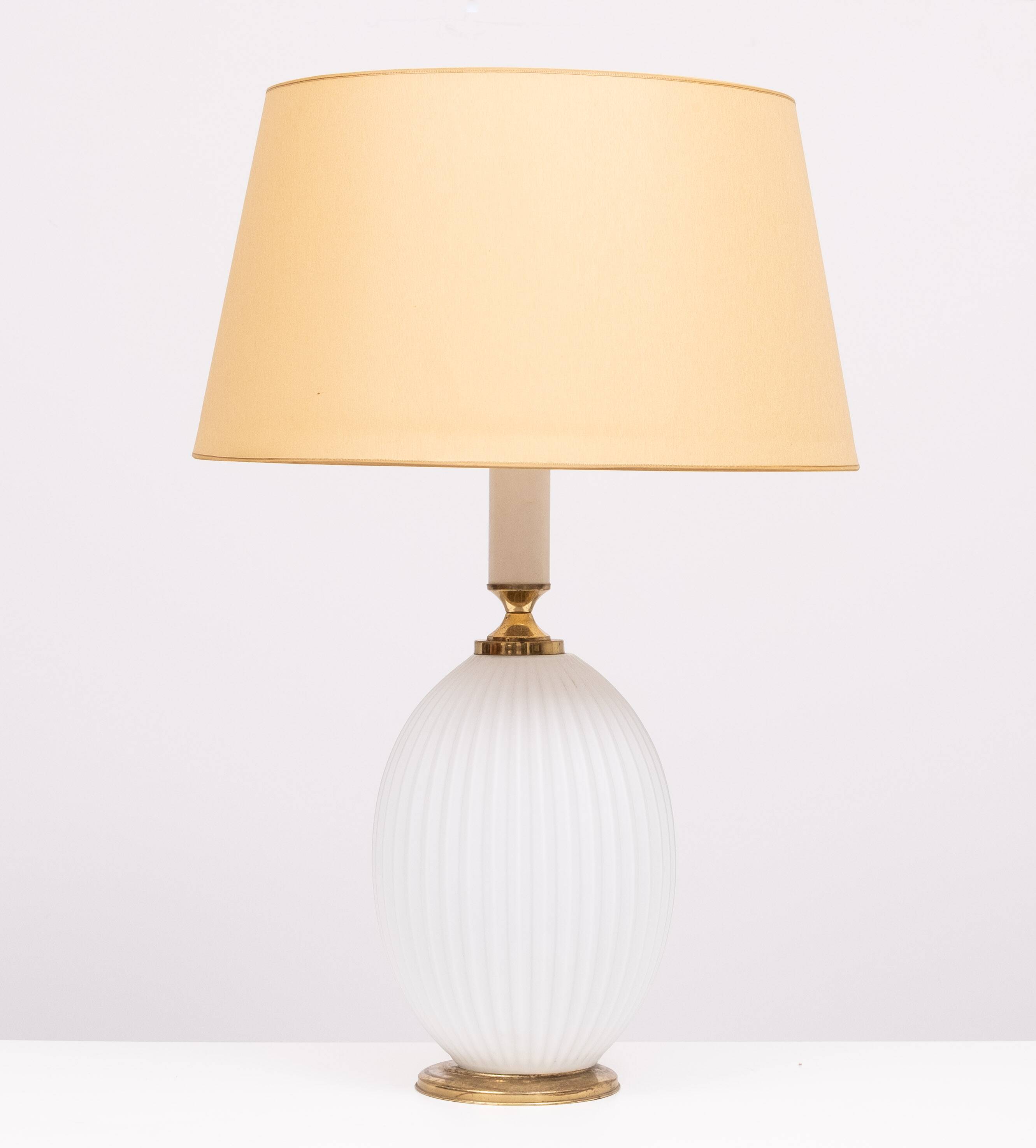 Philips Milk Glass ribbed table lamp design Louis Kalff 1950s