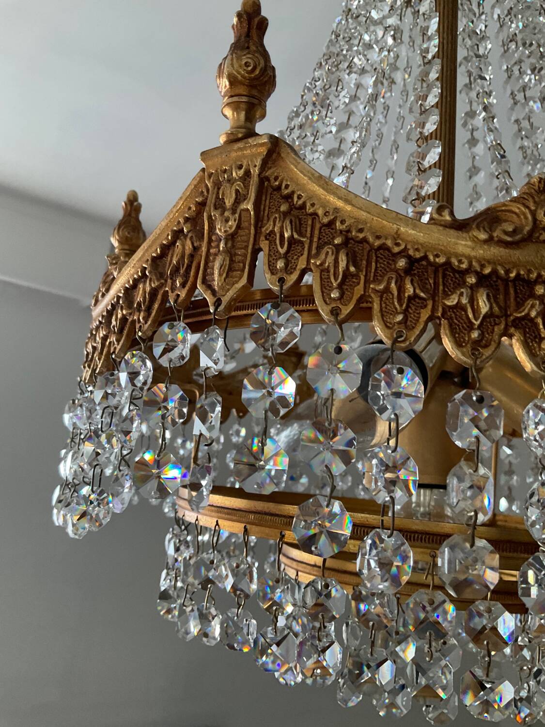 Lustre cascade en bronze et pampilles de cristal