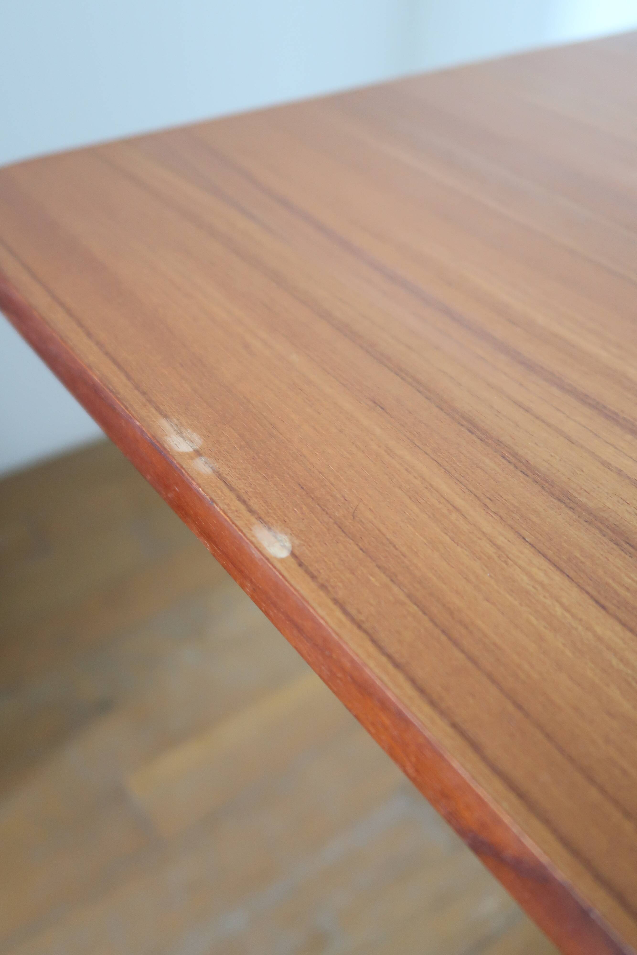 Scandinavian stretch teak table