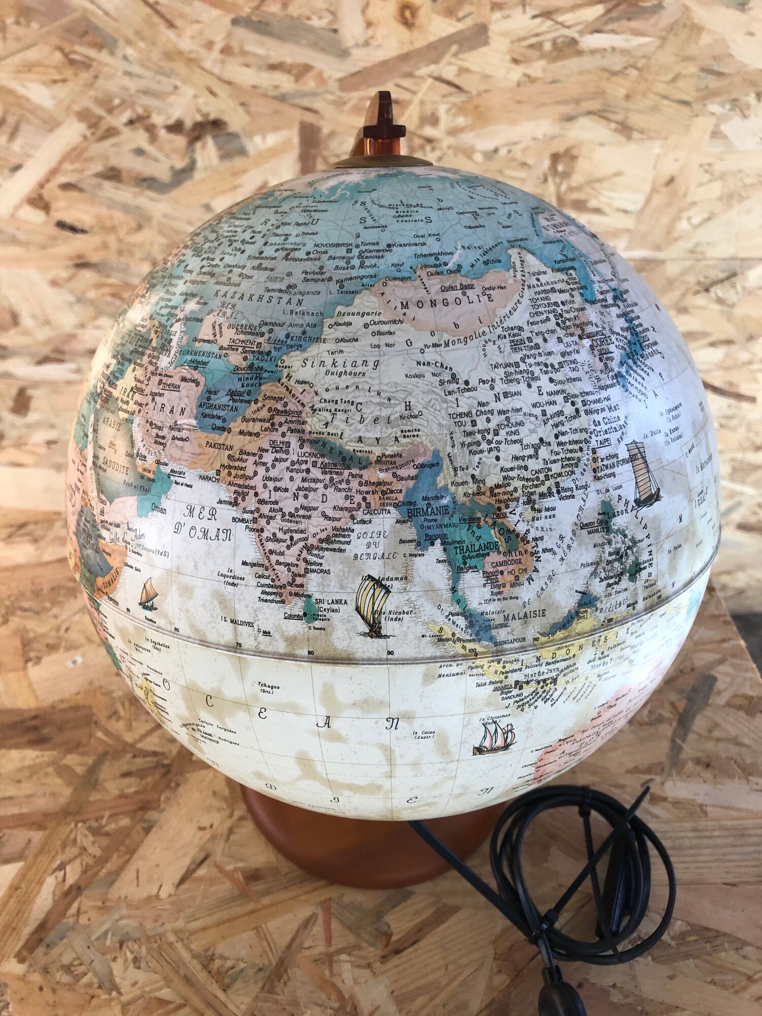 Old globe world map tecnodidattica beige