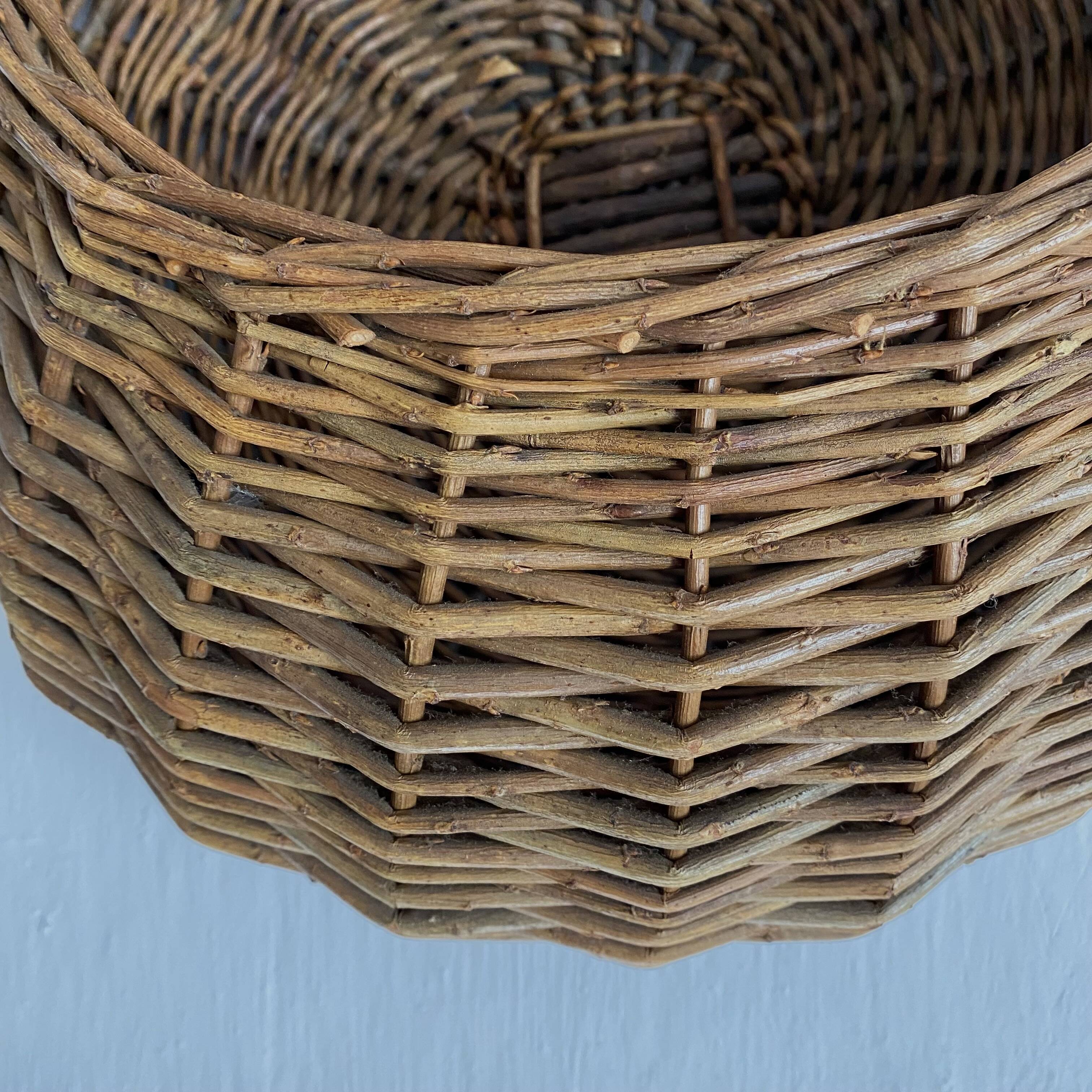 Panier en osier à suspendre