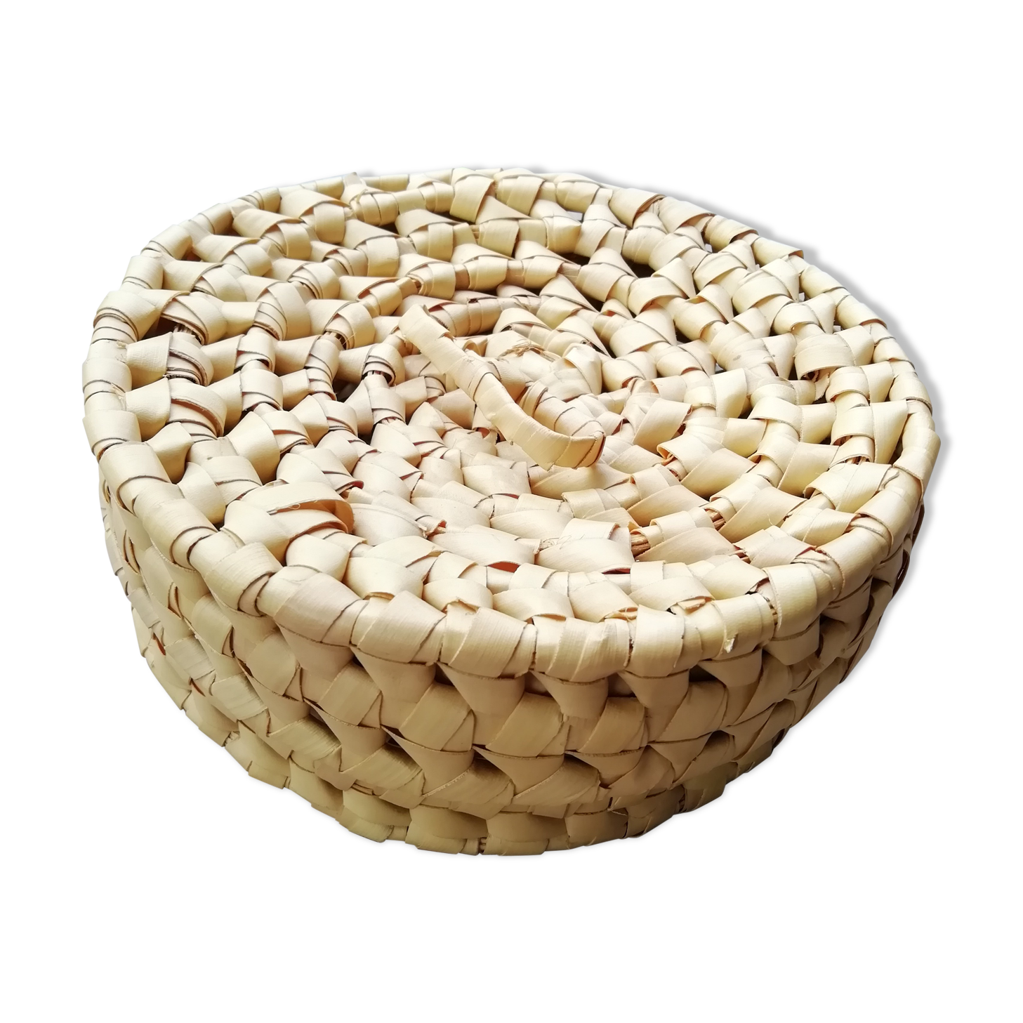 Round palm leaf basket