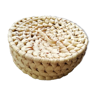 Round palm leaf basket