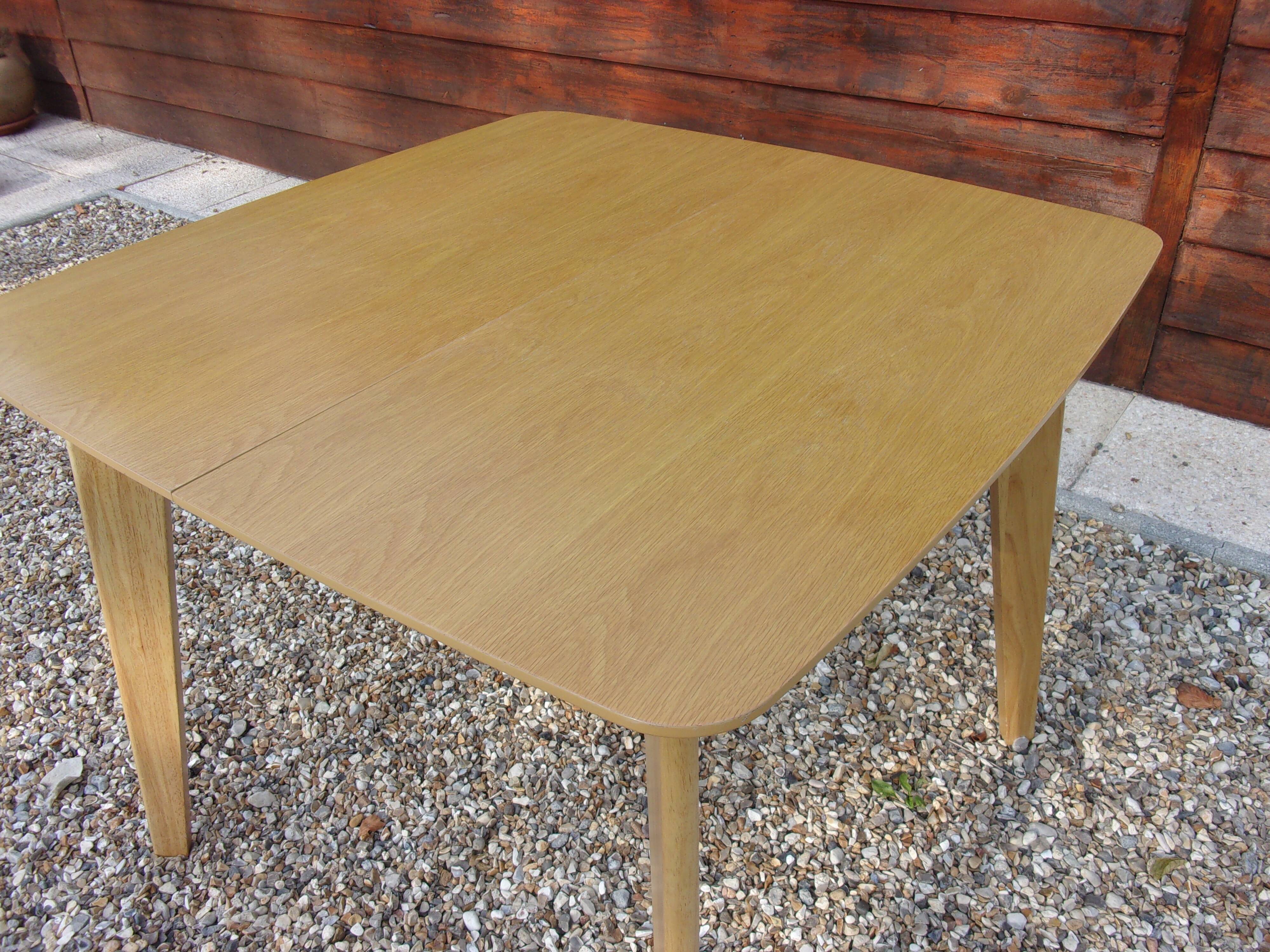 Extendable Scandinavian table