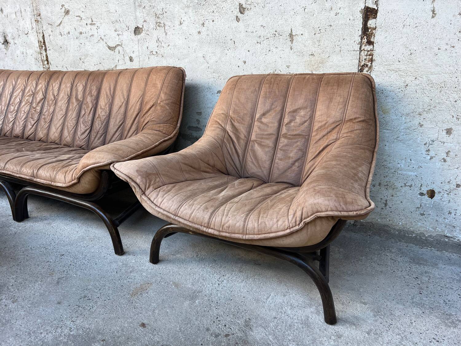 Sofa set with 2 armchairs and coffee table in banbou and leather 1970