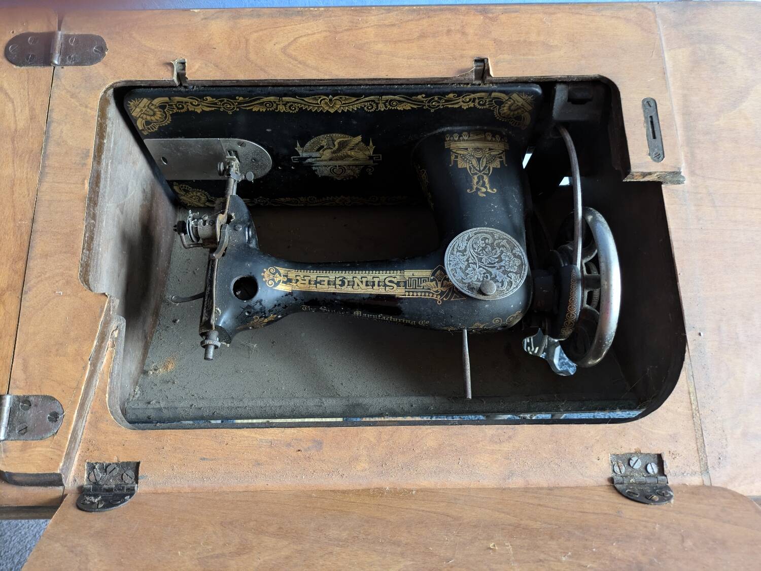 Singer sewing machine with pedal
