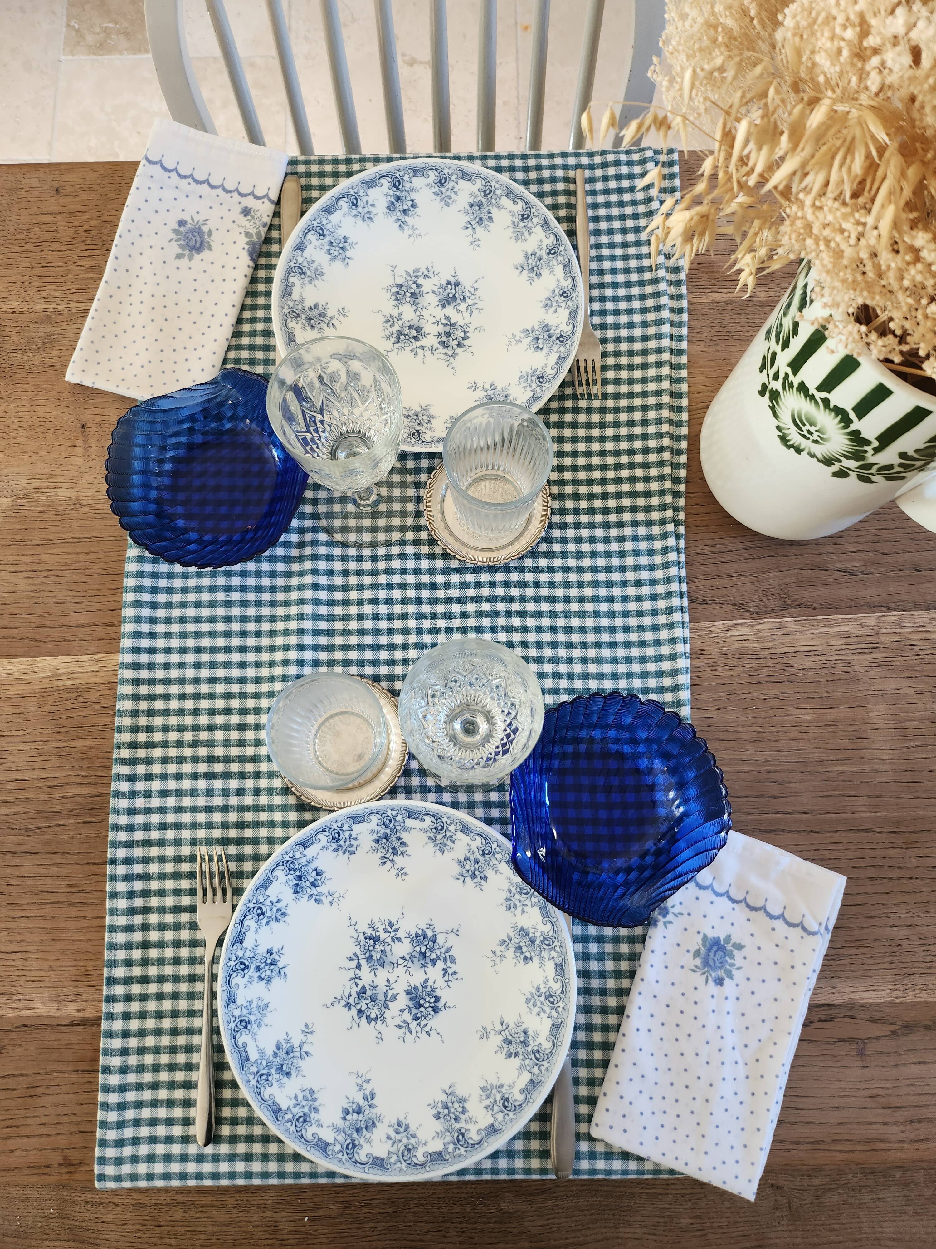 6 coasters engraved in silver metal