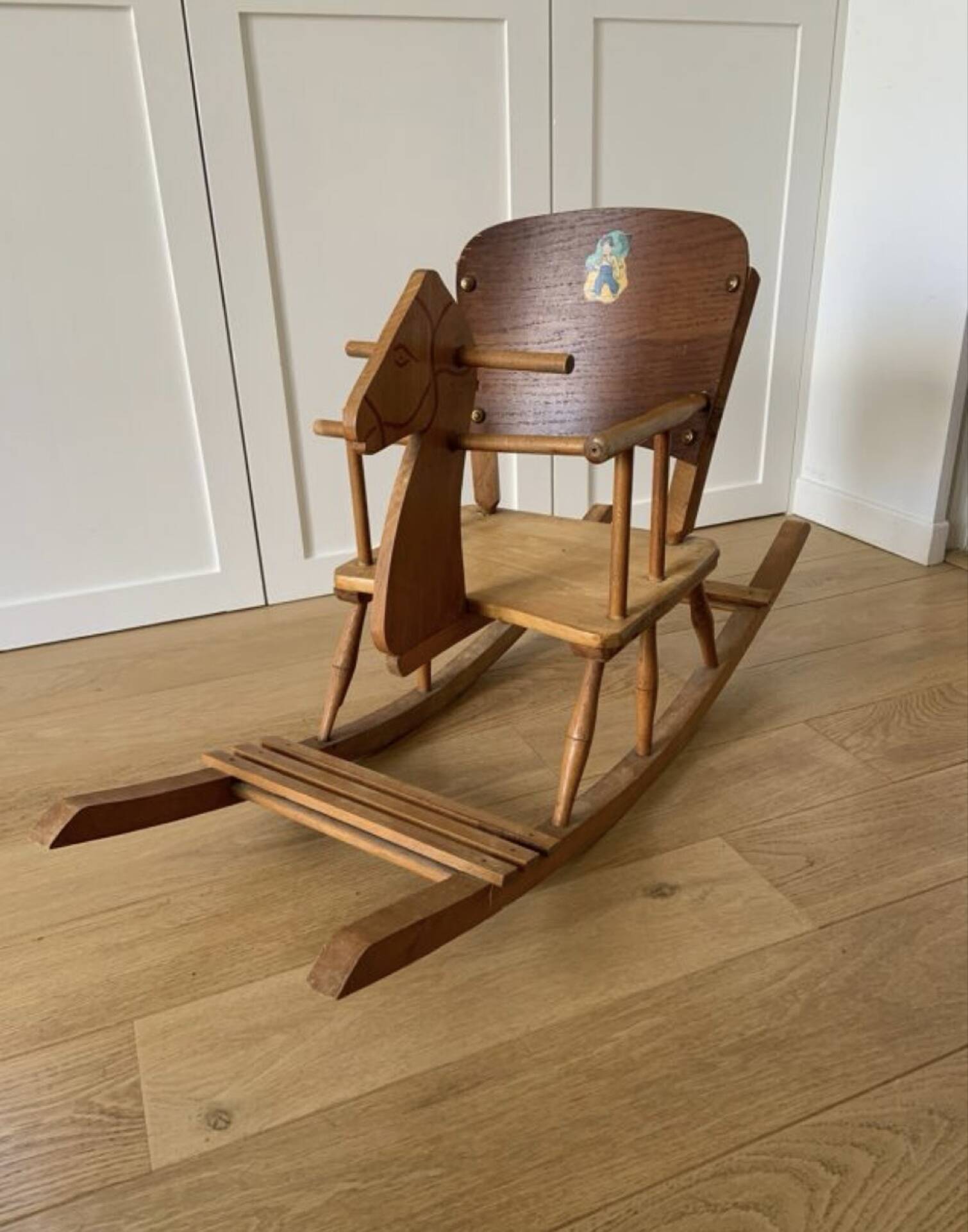 Cheval à bascule ancien