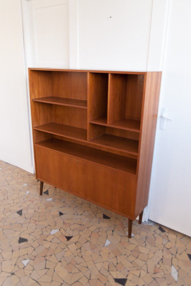 Danish library foot spindles