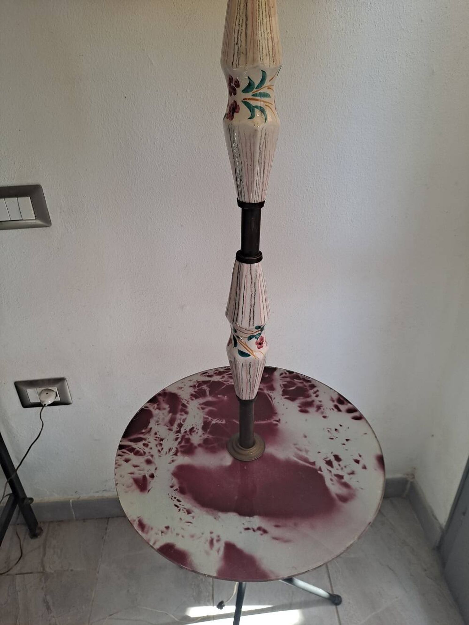 Lampadaire/table tripode italien en laiton et céramique années 1950