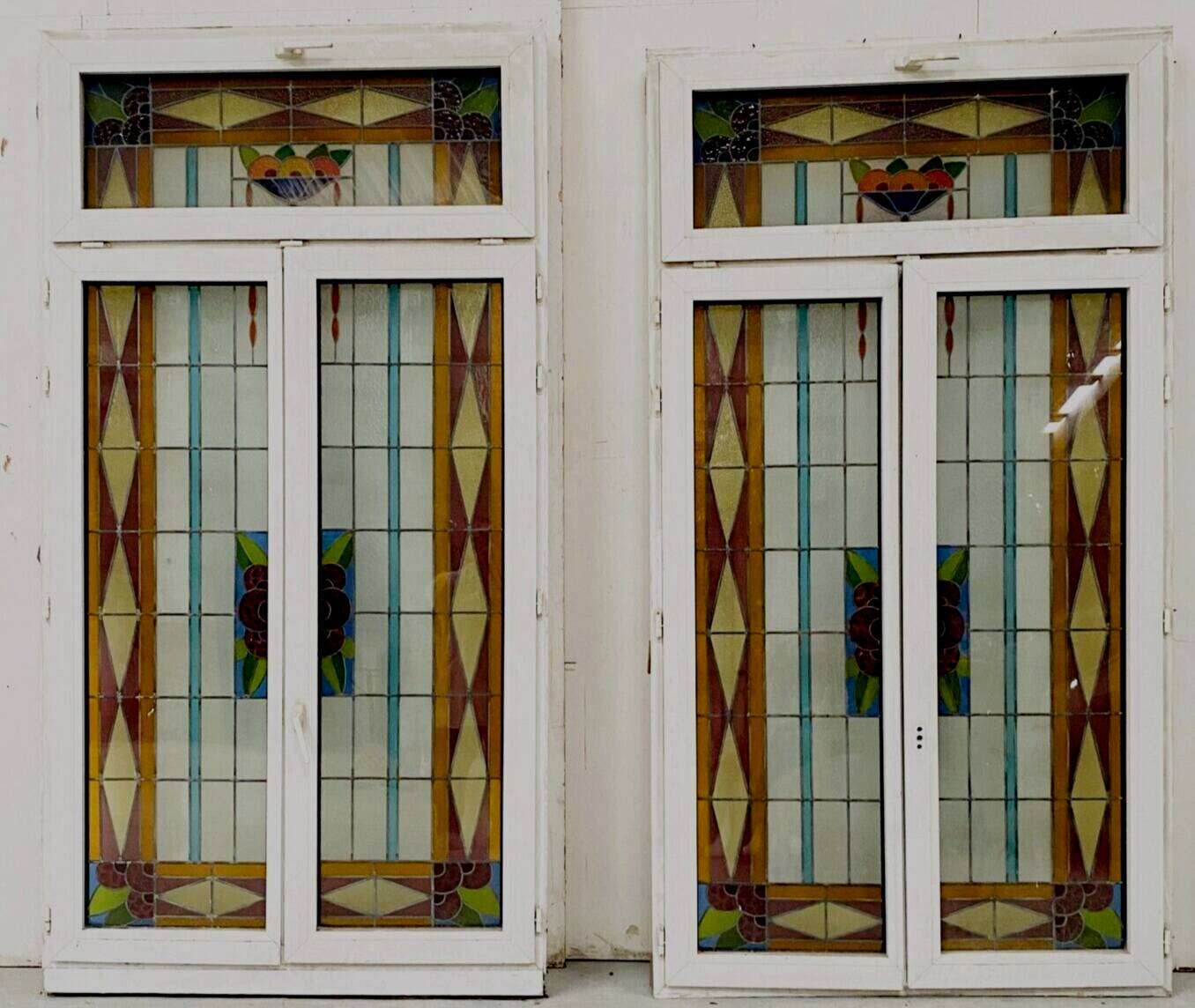 Pair of two-leaf windows in 20th century Art Deco stained glass