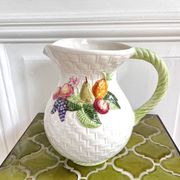 Pichet barbotine panier de fruits