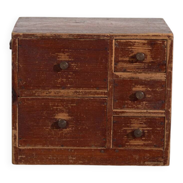 Small Japanese chest of drawers in cedar (ko-dansu), Taishō–Shōwa period, circa 1920–1945.