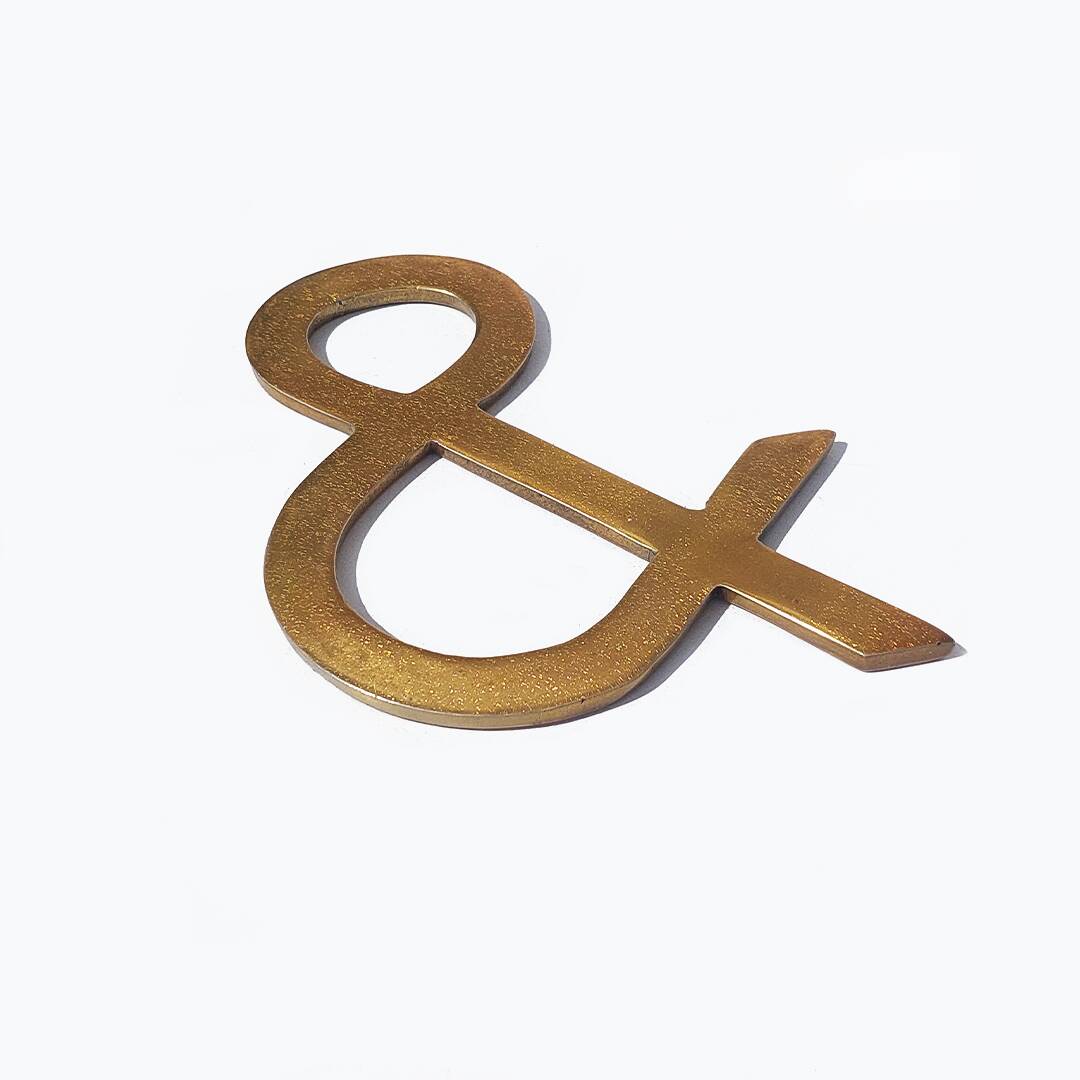 Ampersand trivet