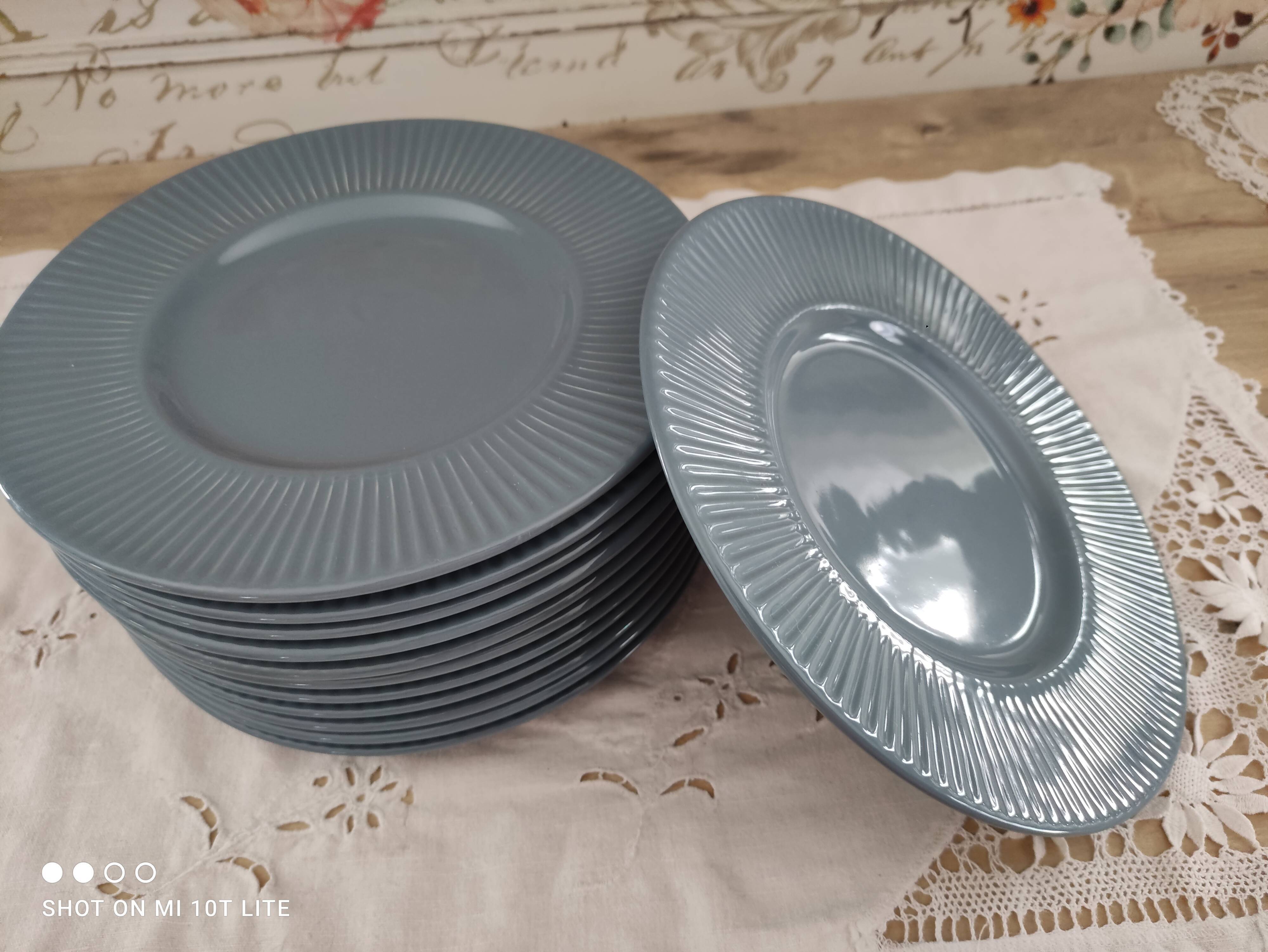 Lot de 12 assiettes à dessert en céramique bleu gris marli strié en relief
